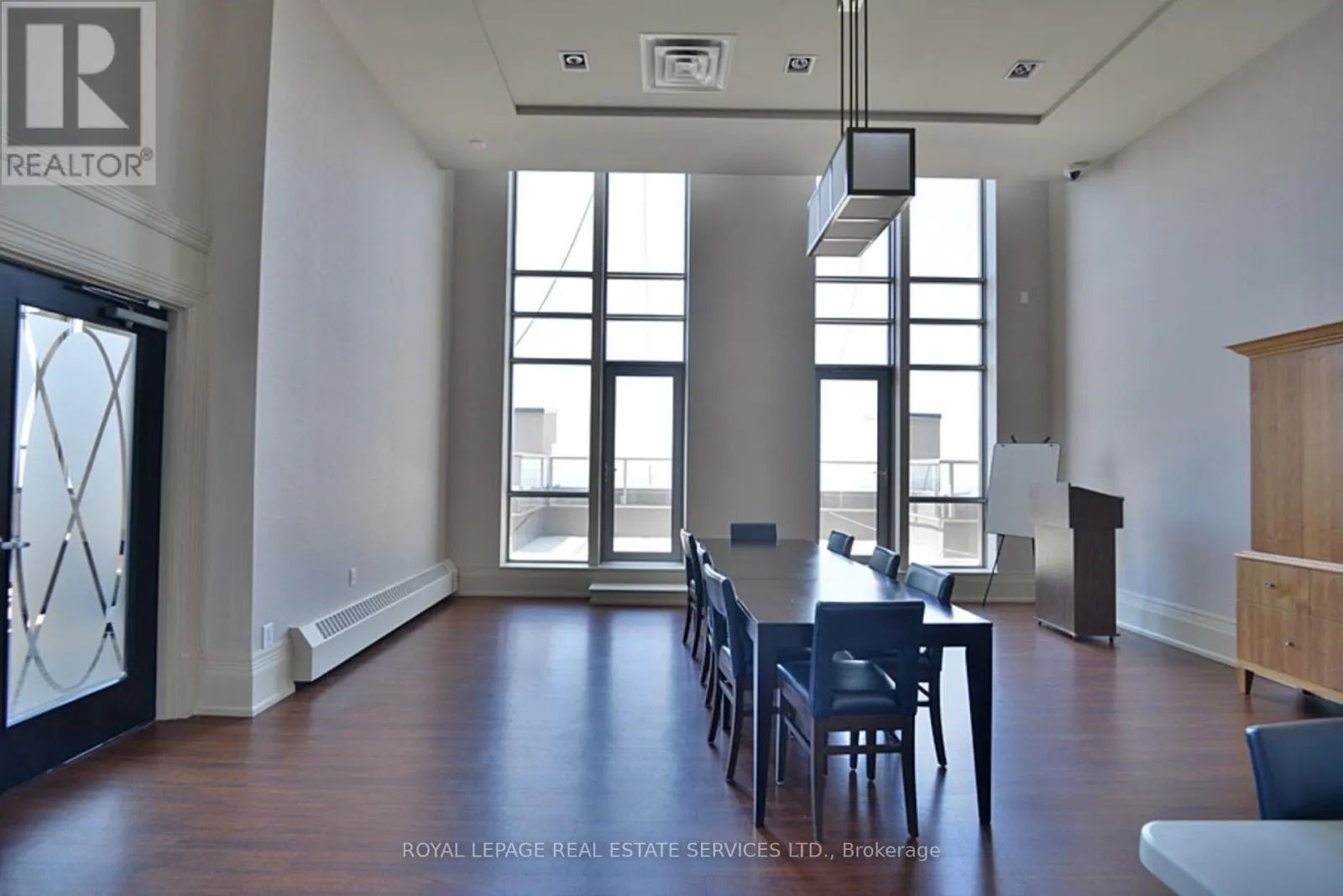2807 - 388 PRINCE OF WALES DRIVE