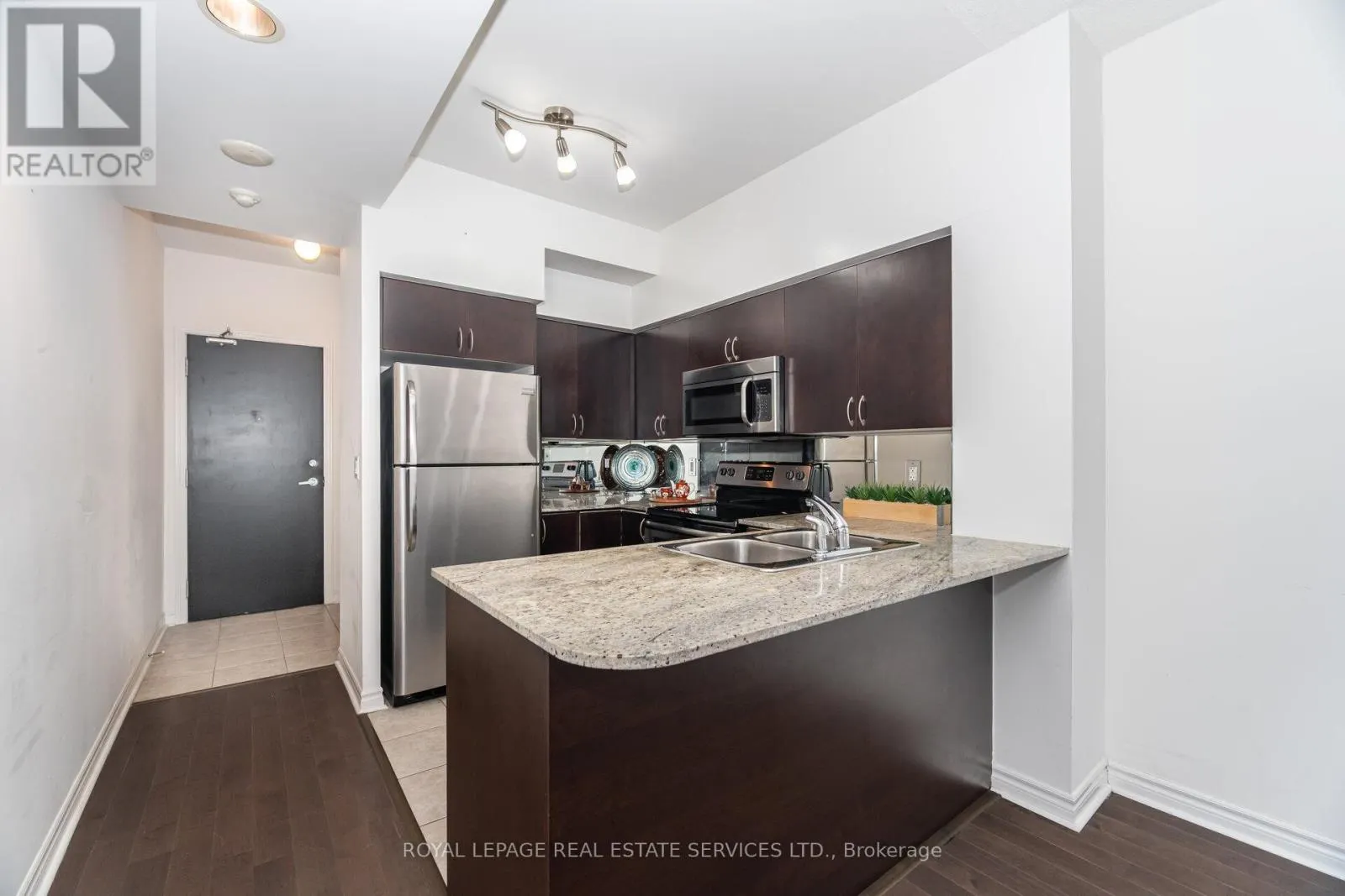 2807 - 388 PRINCE OF WALES DRIVE