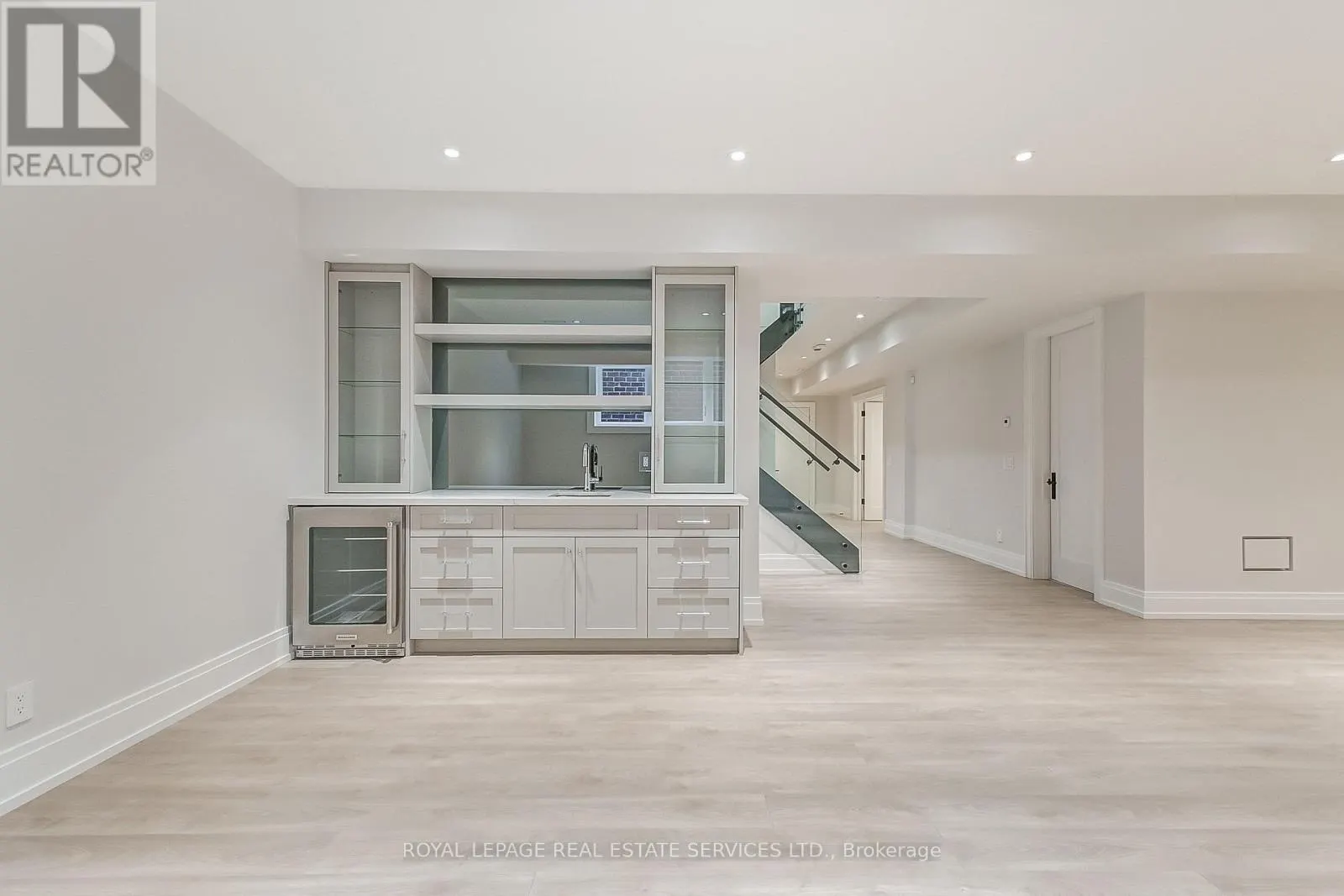 8 SHAND AVENUE
