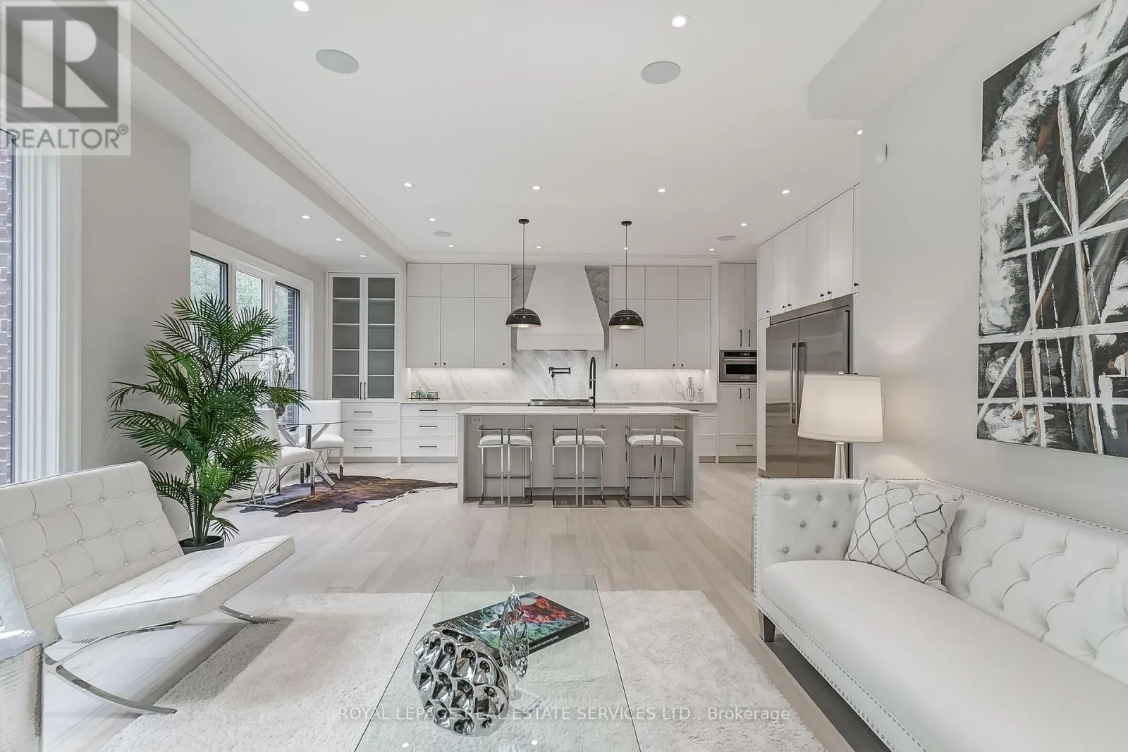 8 SHAND AVENUE