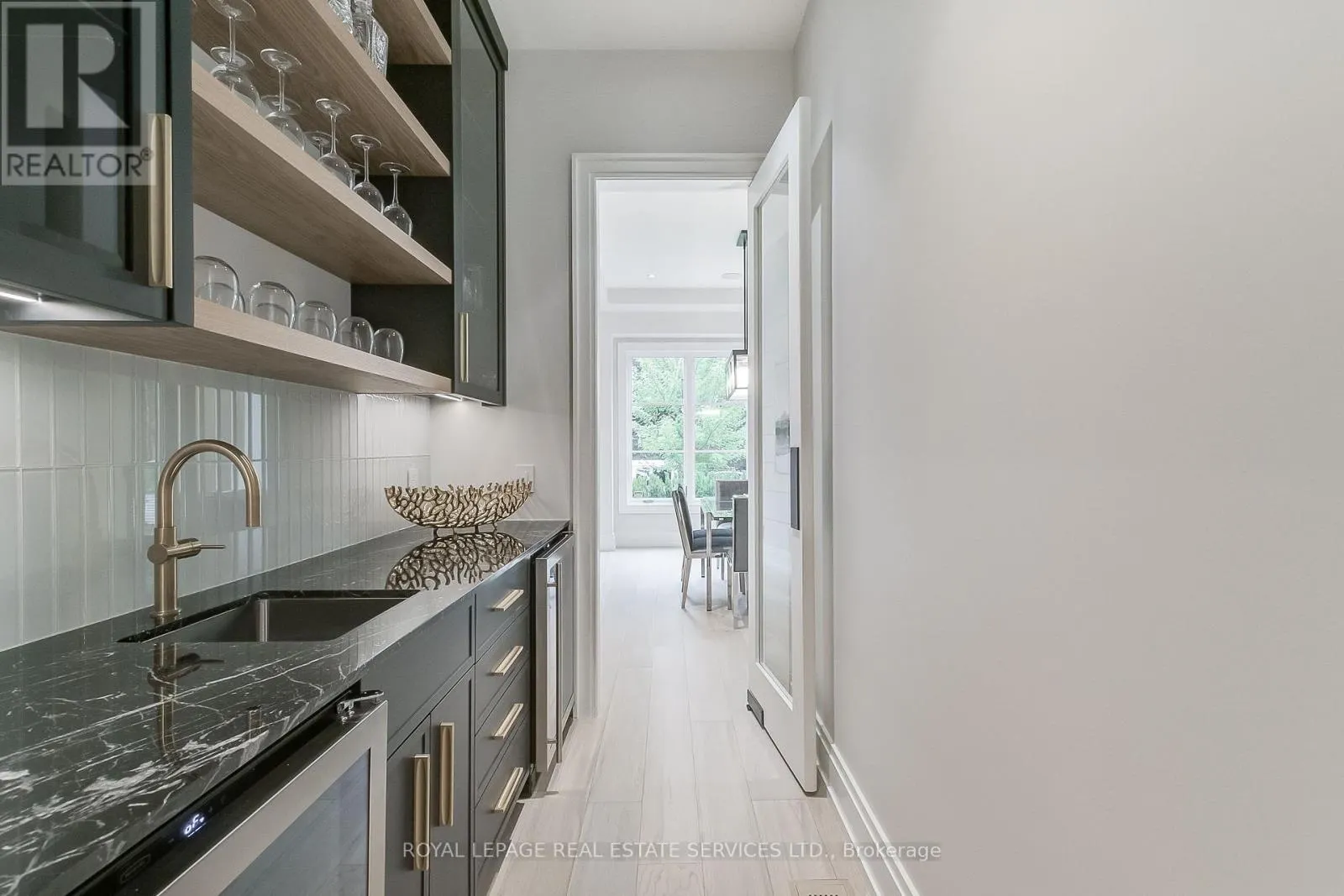 8 SHAND AVENUE