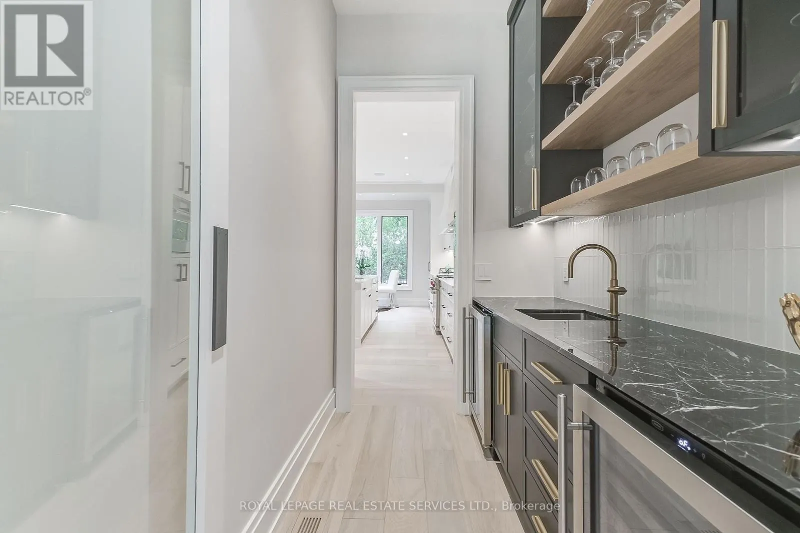 8 SHAND AVENUE