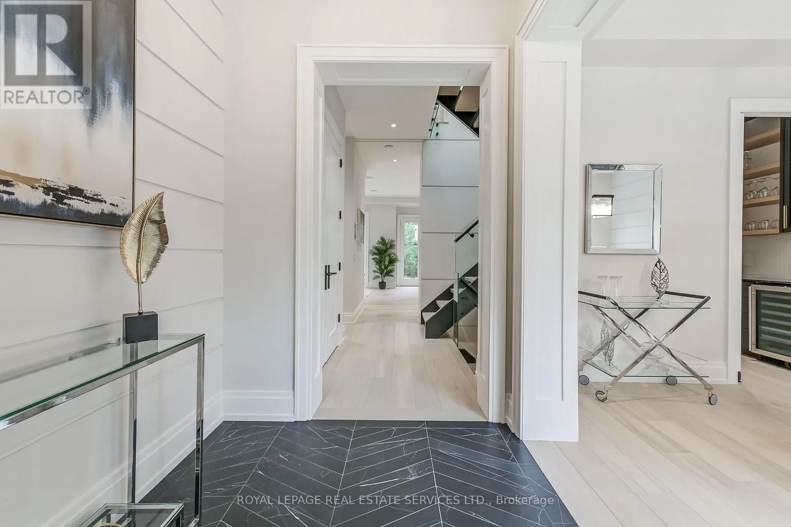 8 SHAND AVENUE