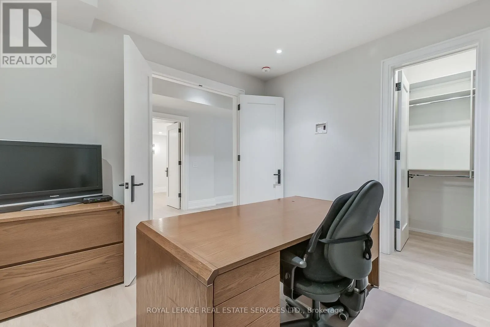 8 SHAND AVENUE