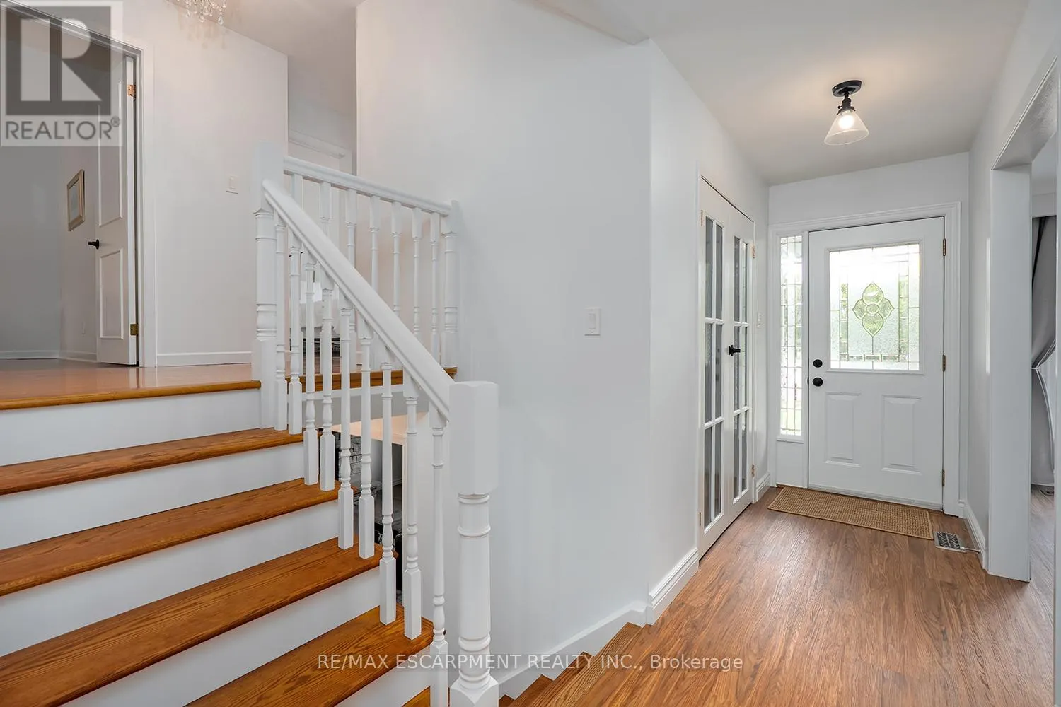 406 OAKWOOD DRIVE