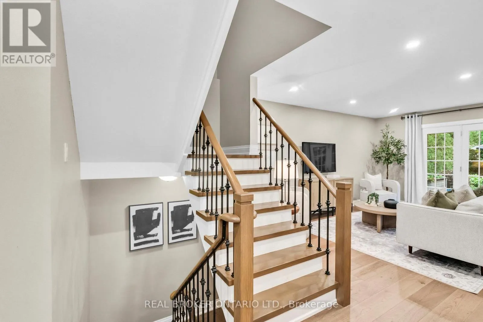 782 LAURIER AVENUE