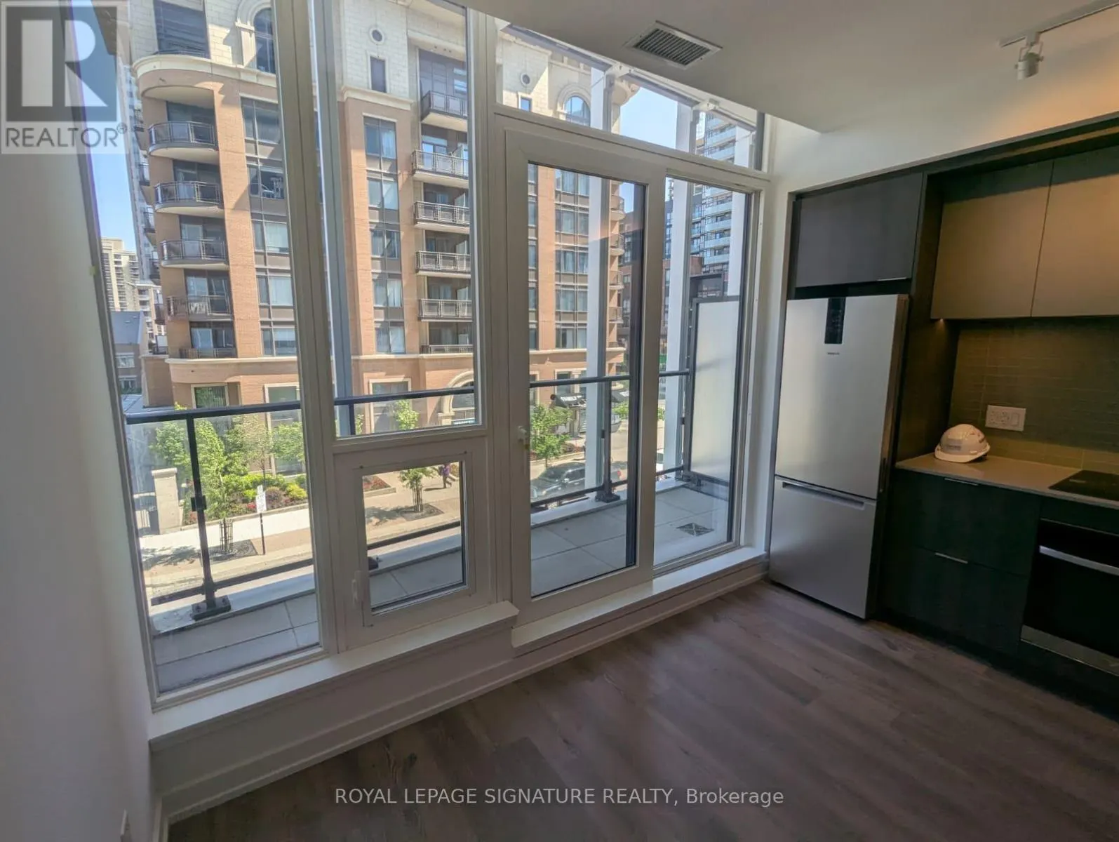 205 - 395 SQUARE ONE DRIVE