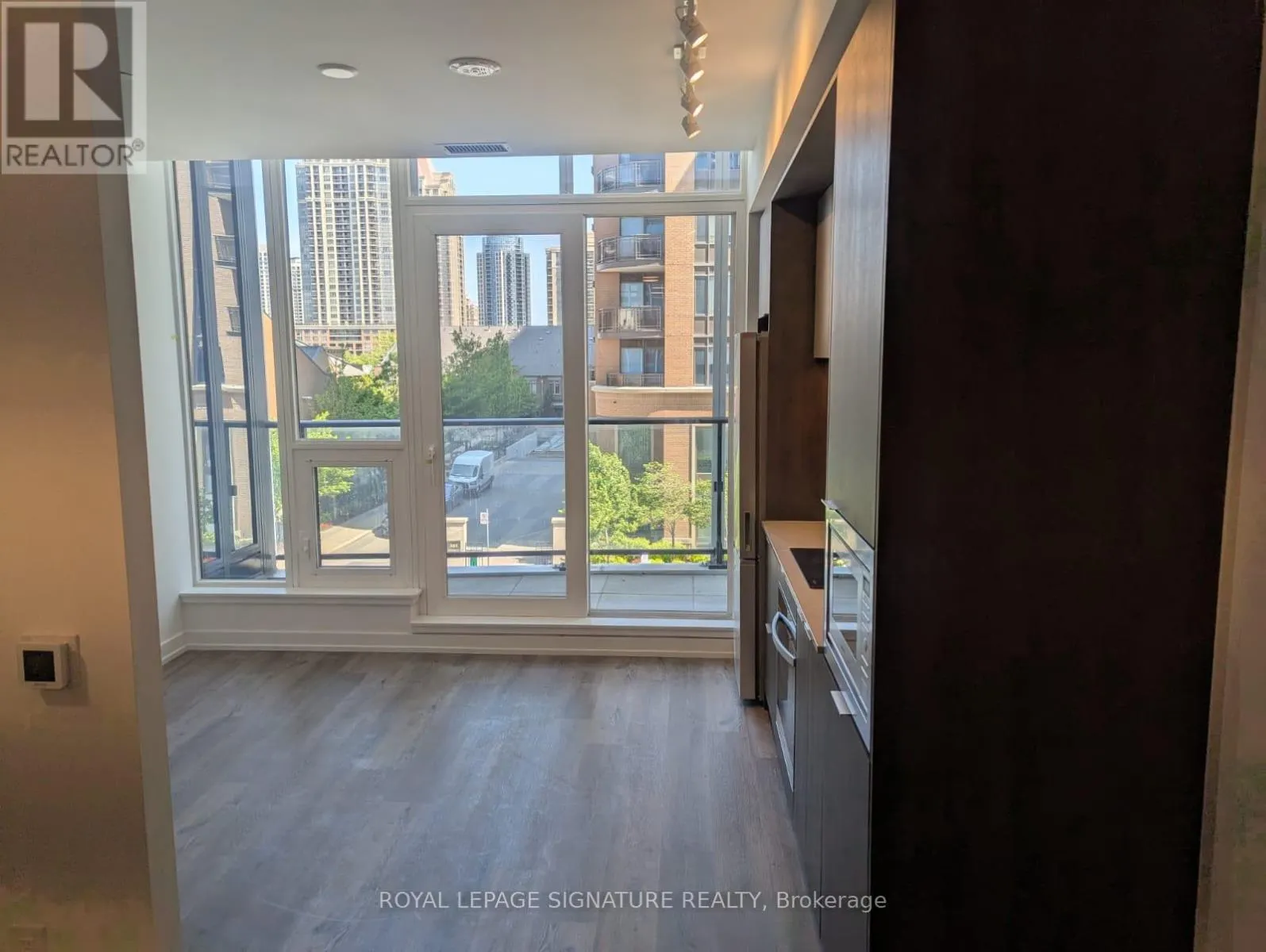 205 - 395 SQUARE ONE DRIVE