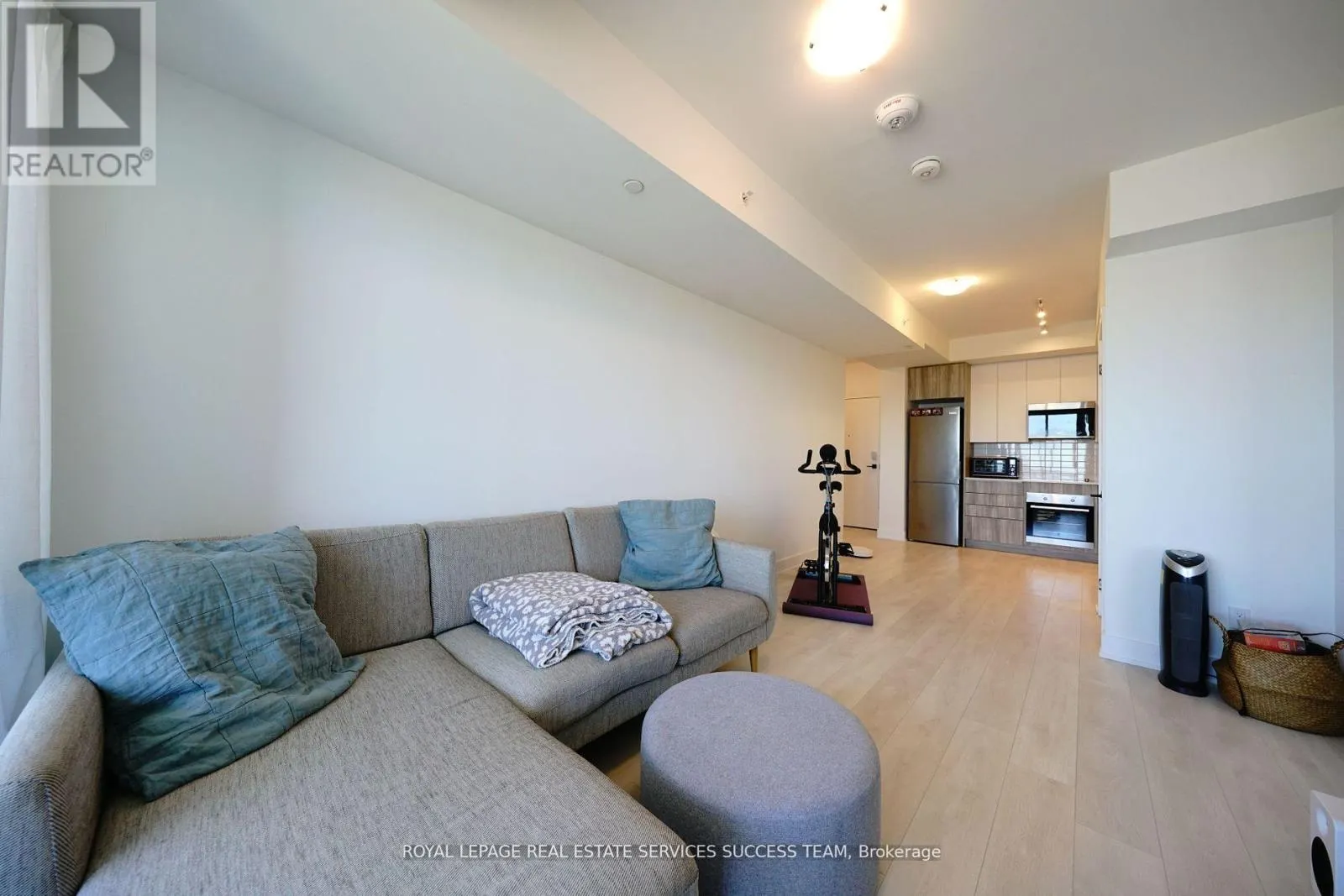 1301 - 2481 TAUNTON ROAD