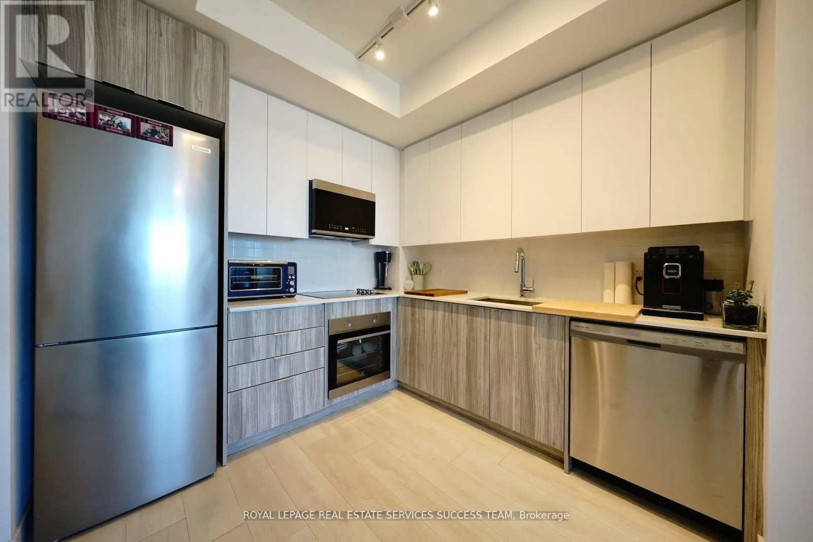 1301 - 2481 TAUNTON ROAD