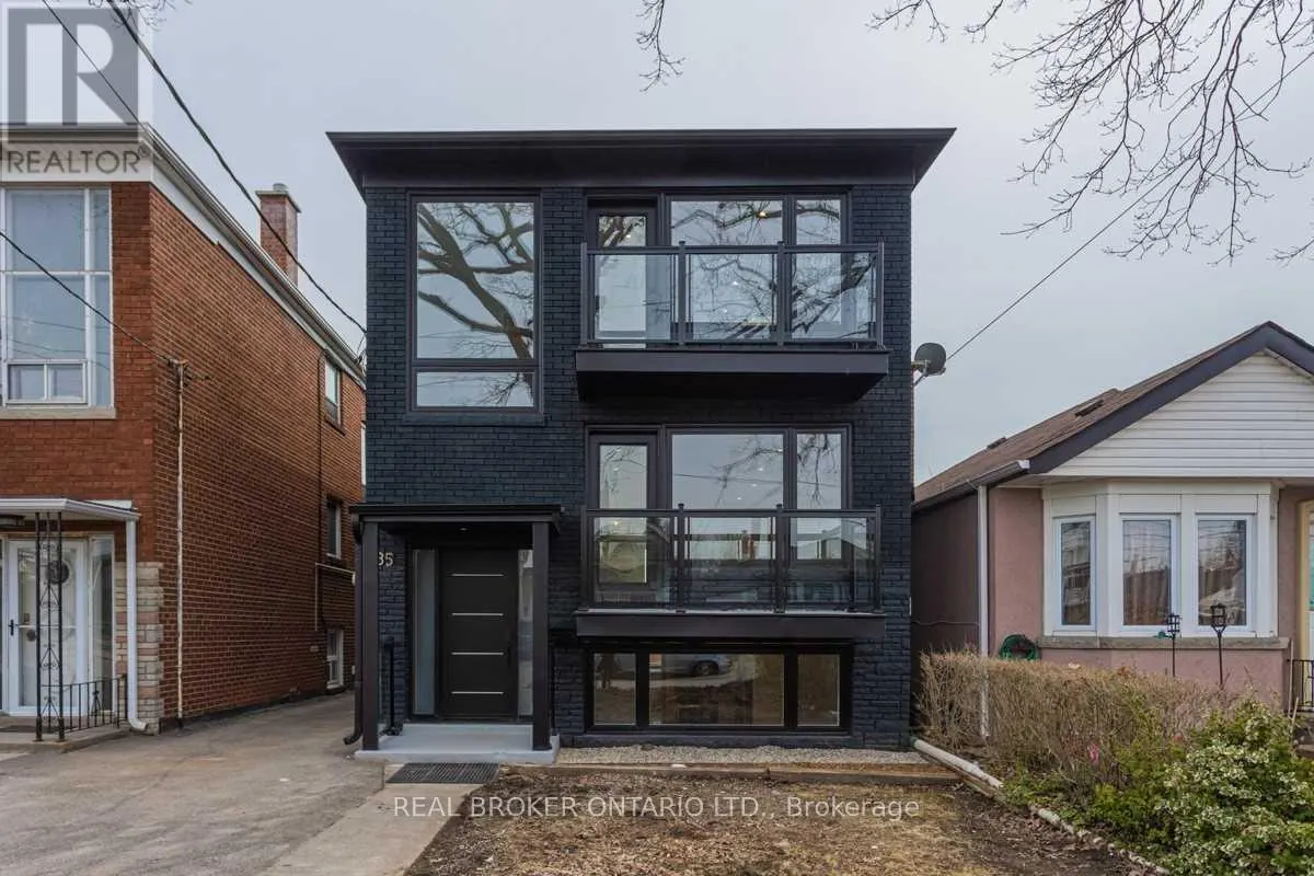 #2 - 185 BOWIE AVENUE