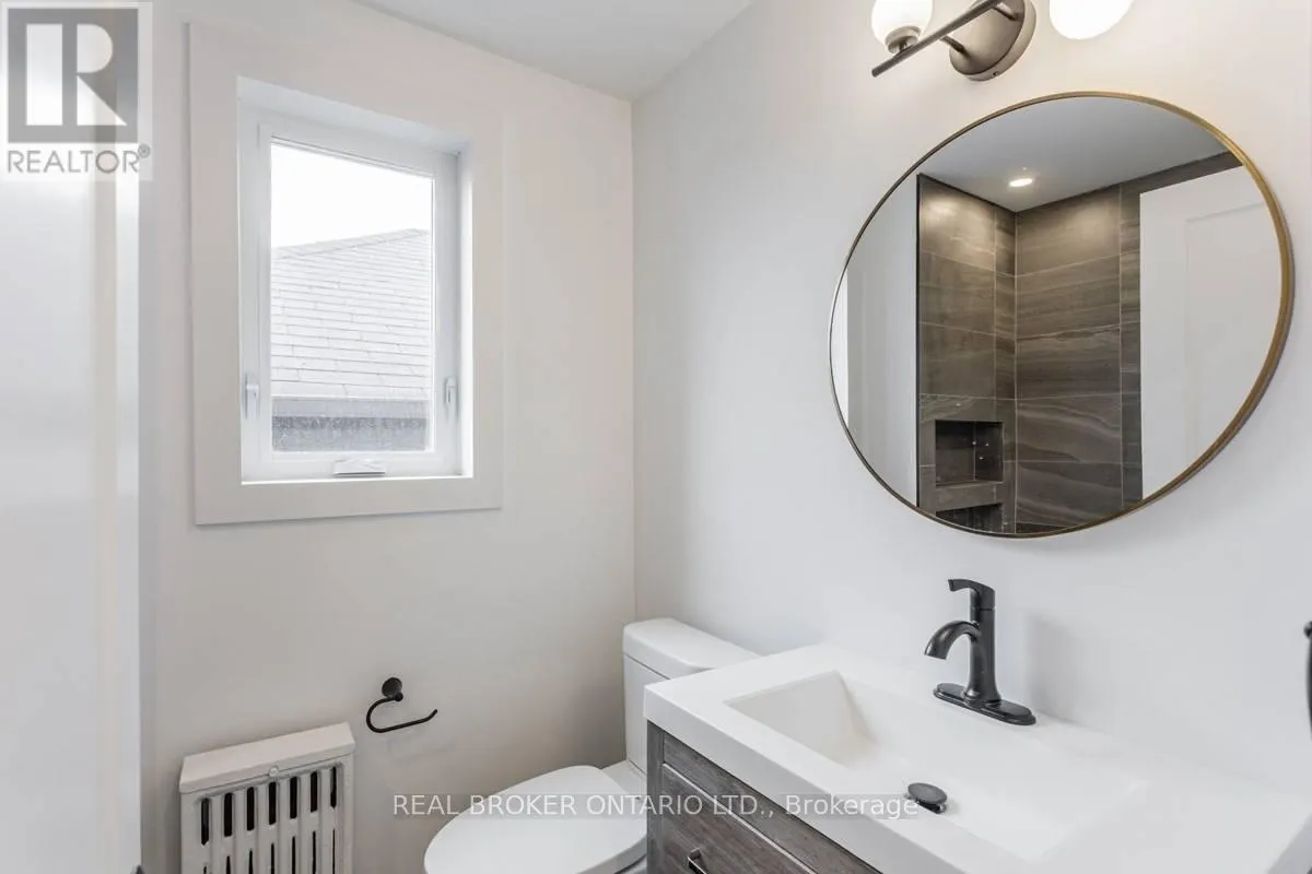 #2 - 185 BOWIE AVENUE