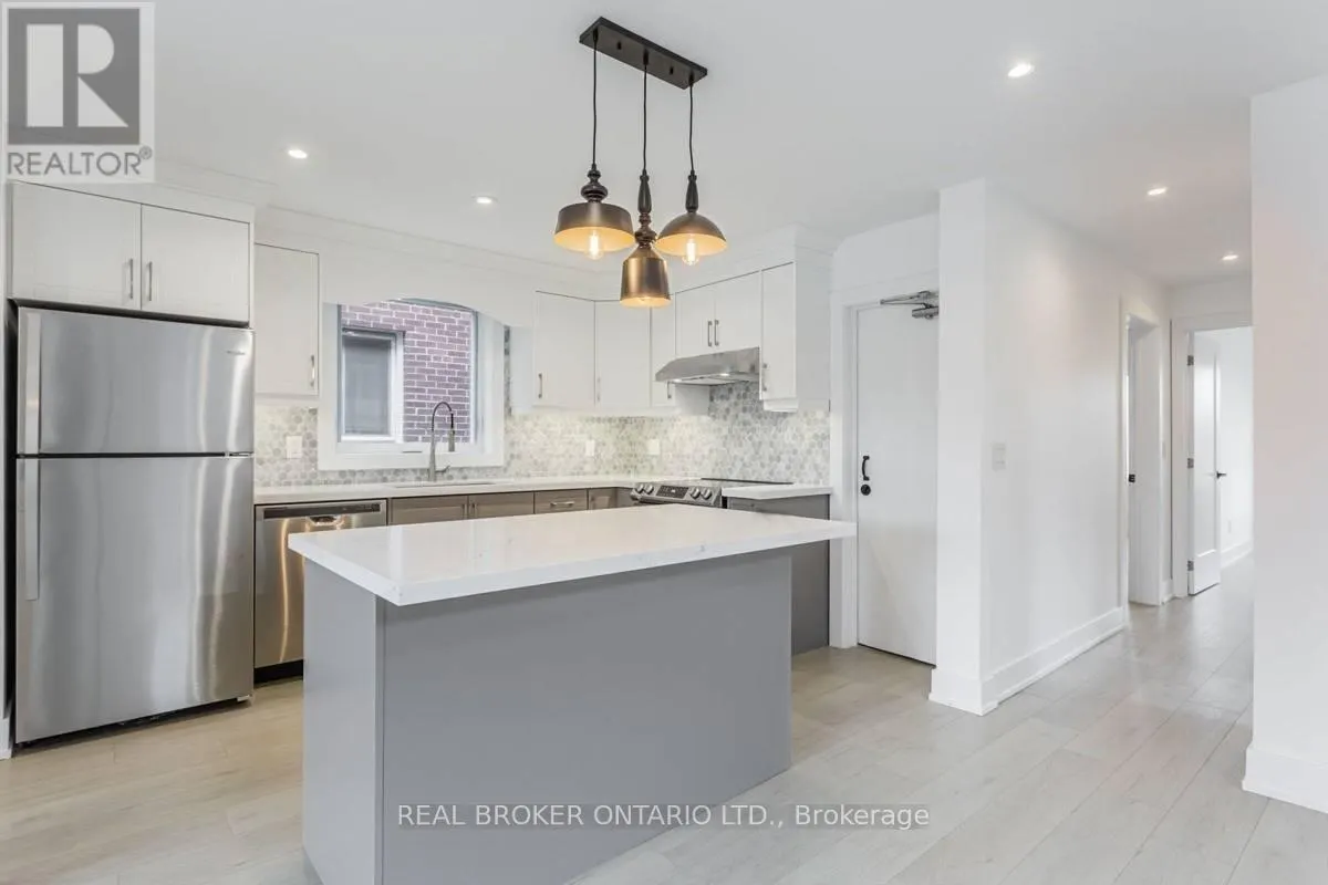 #2 - 185 BOWIE AVENUE
