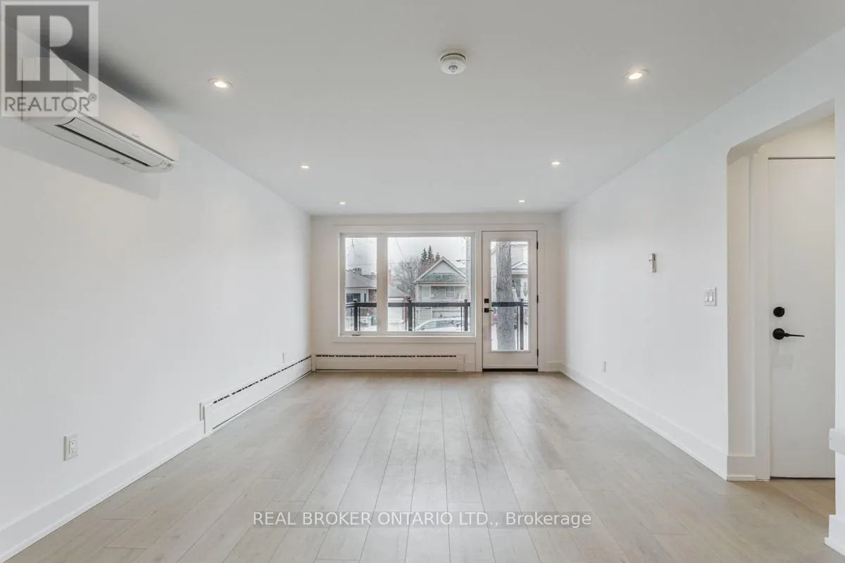 #2 - 185 BOWIE AVENUE