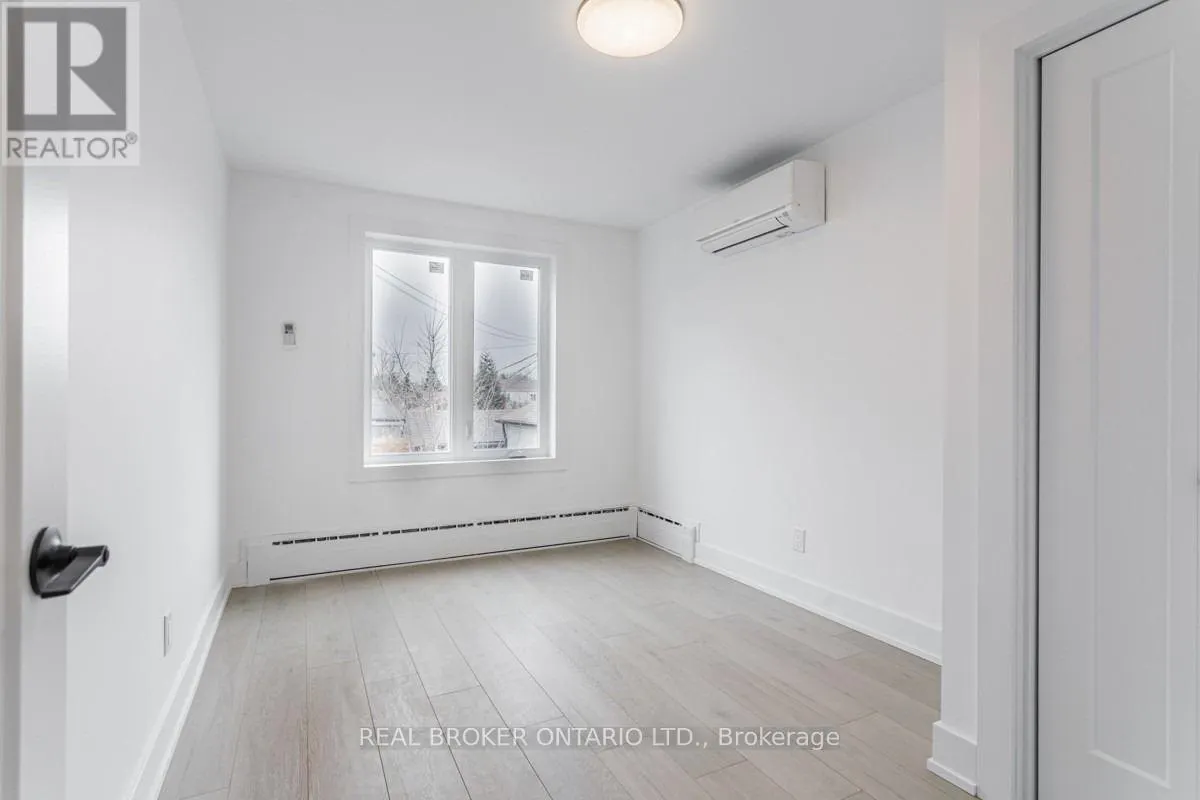 #2 - 185 BOWIE AVENUE