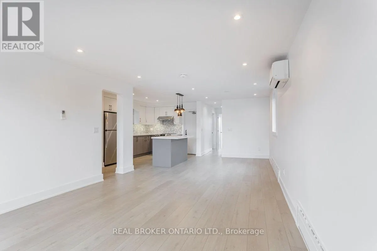 #2 - 185 BOWIE AVENUE