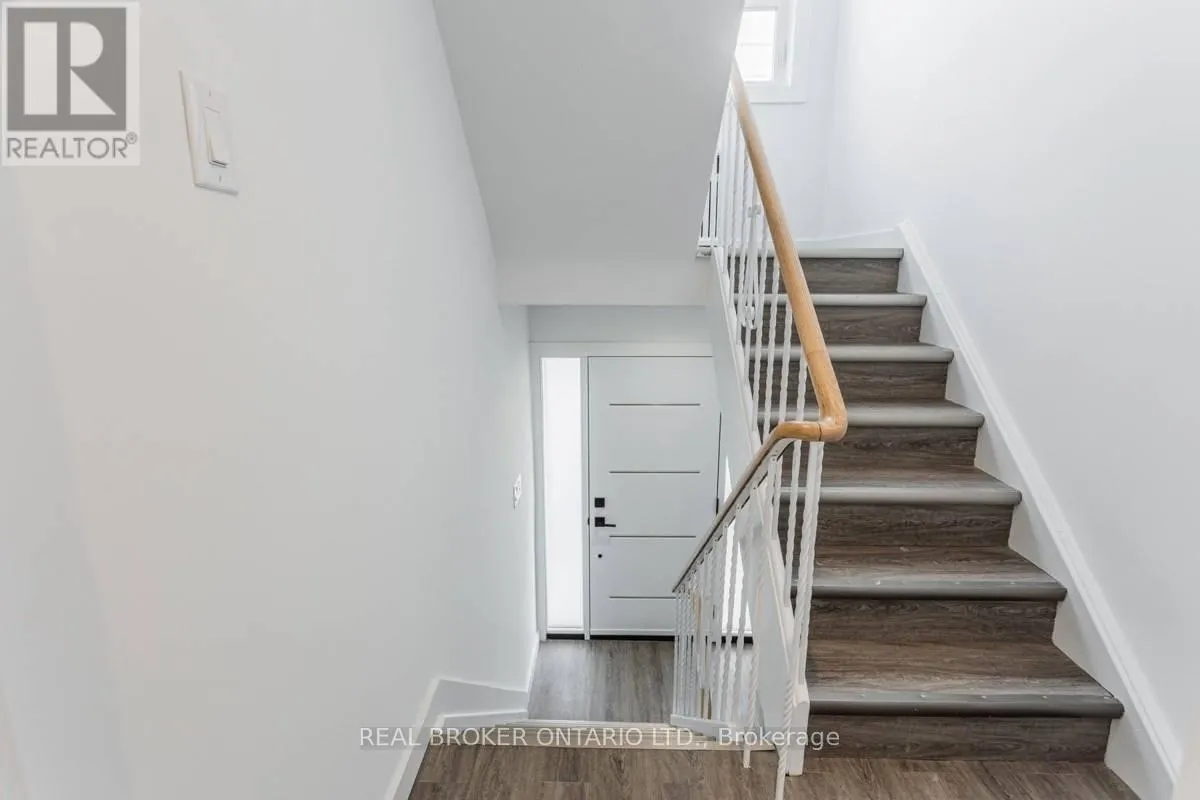 #2 - 185 BOWIE AVENUE