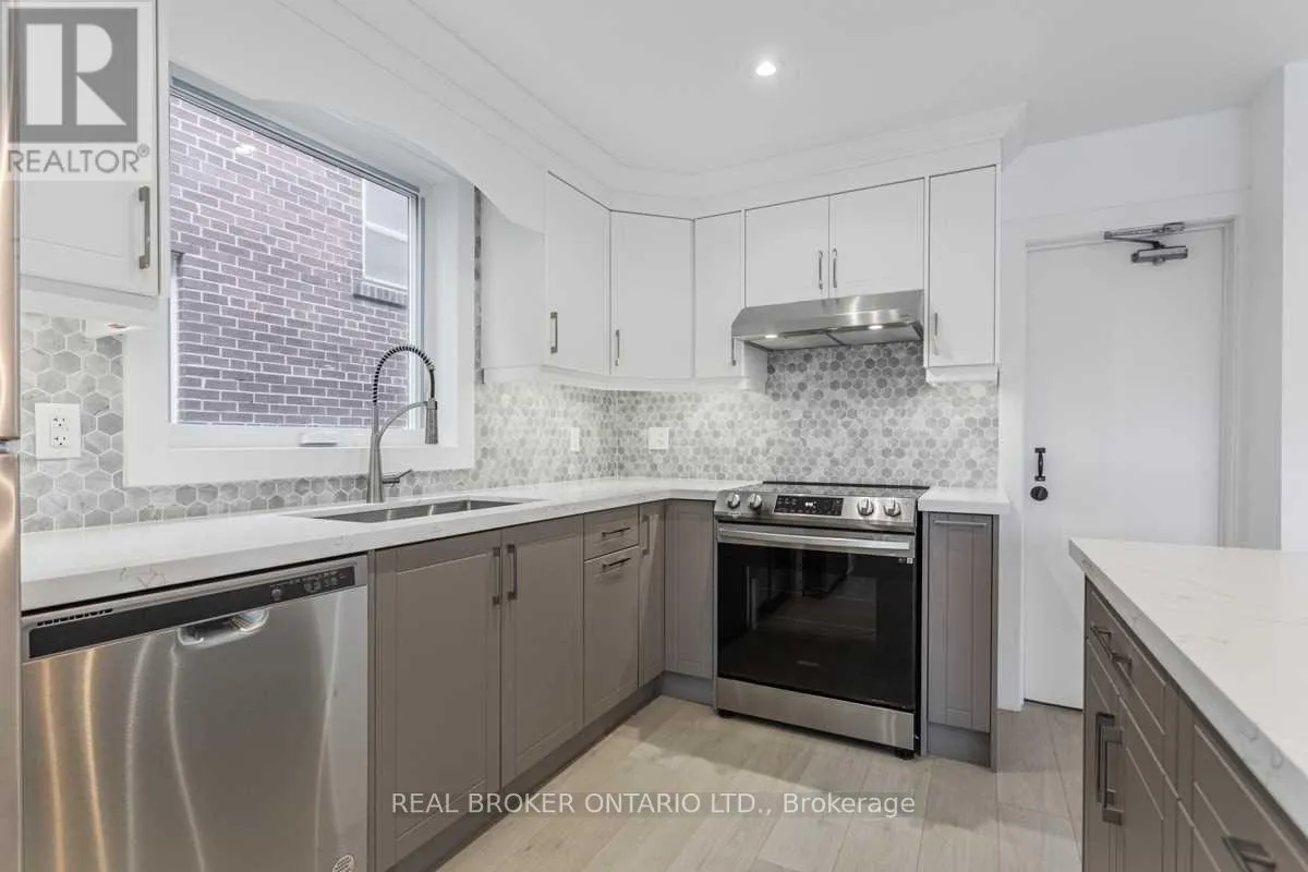 #2 - 185 BOWIE AVENUE