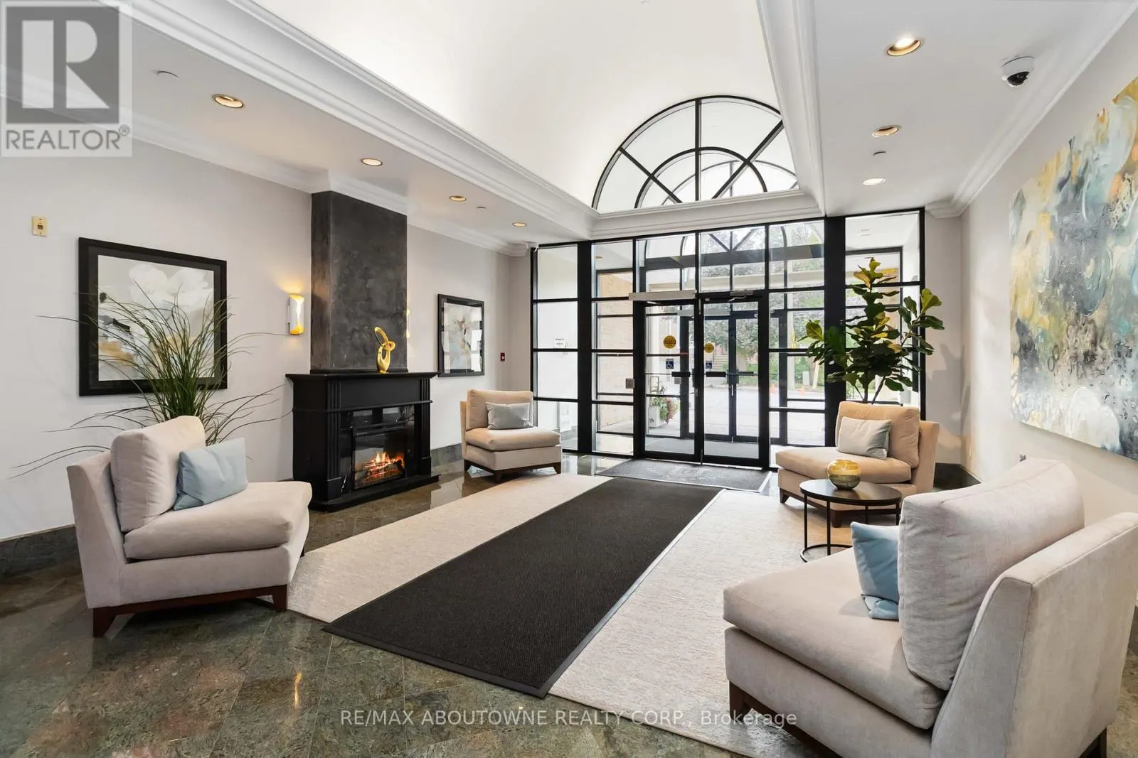403 - 221 ROBINSON STREET