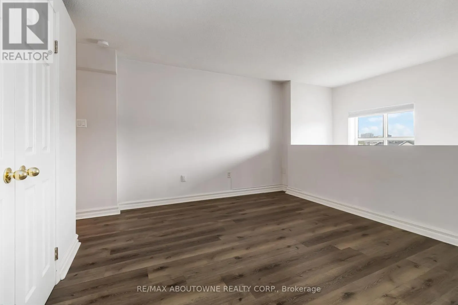 403 - 221 ROBINSON STREET