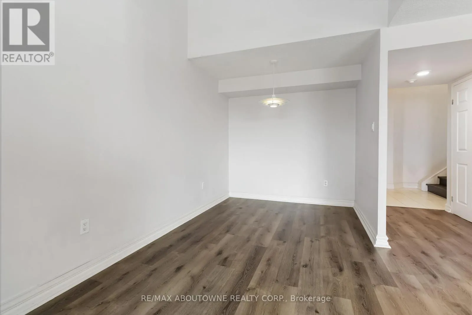 403 - 221 ROBINSON STREET