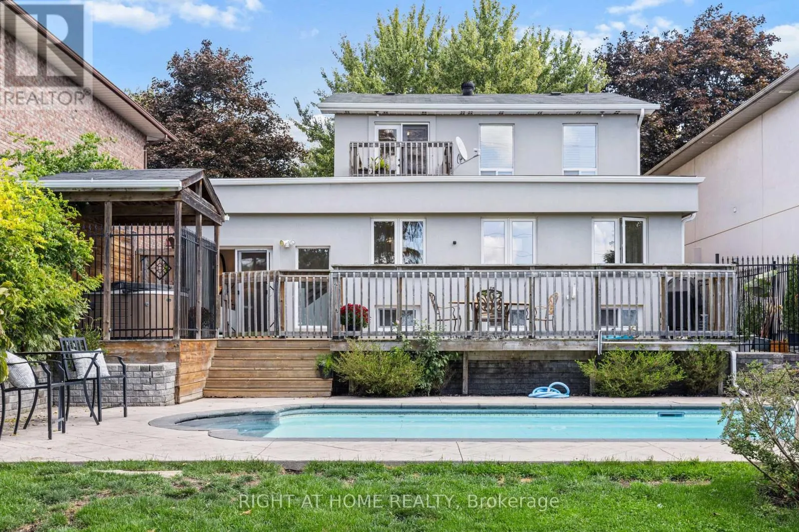 10 HALIBURTON AVENUE