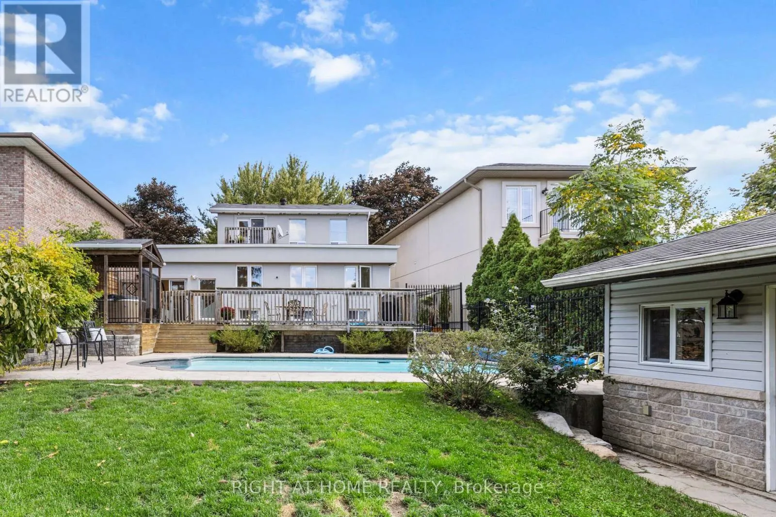 10 HALIBURTON AVENUE