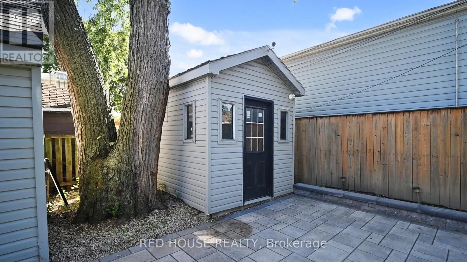 UPPER - 22 GLADSMORE CRESCENT