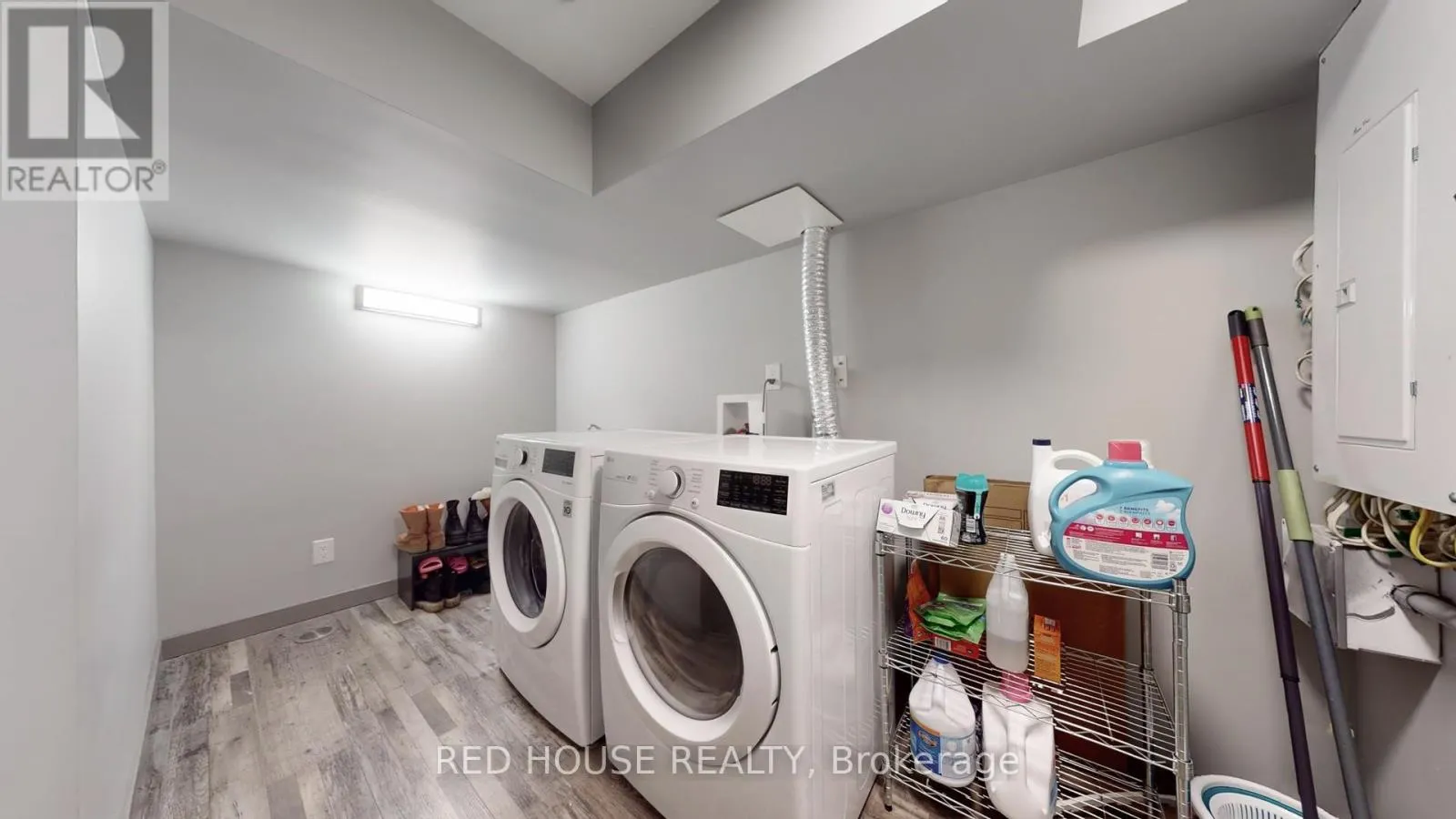 UPPER - 22 GLADSMORE CRESCENT