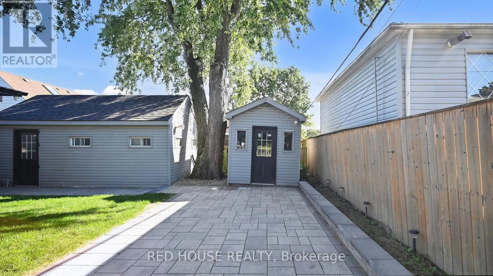 UPPER - 22 GLADSMORE CRESCENT