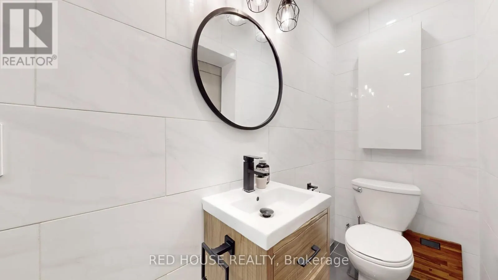 UPPER - 22 GLADSMORE CRESCENT