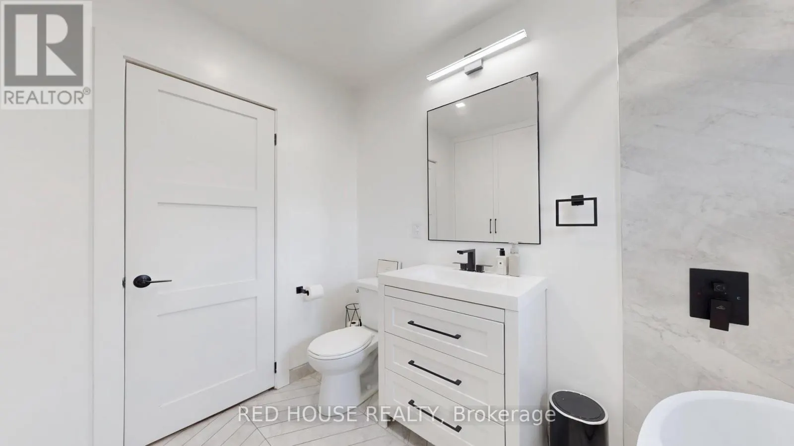UPPER - 22 GLADSMORE CRESCENT