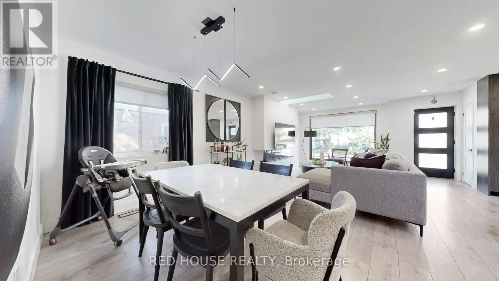 UPPER - 22 GLADSMORE CRESCENT