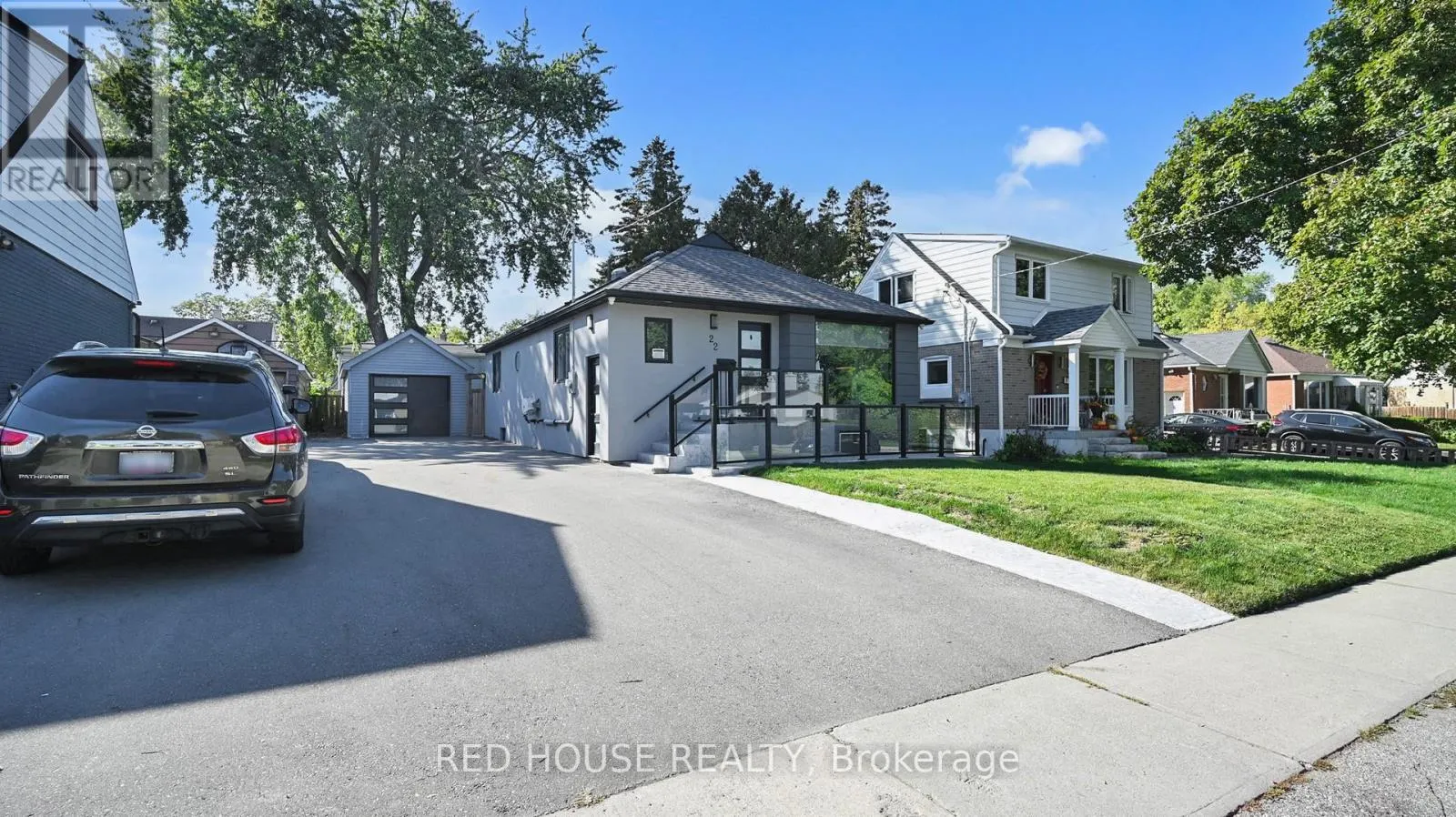 UPPER - 22 GLADSMORE CRESCENT