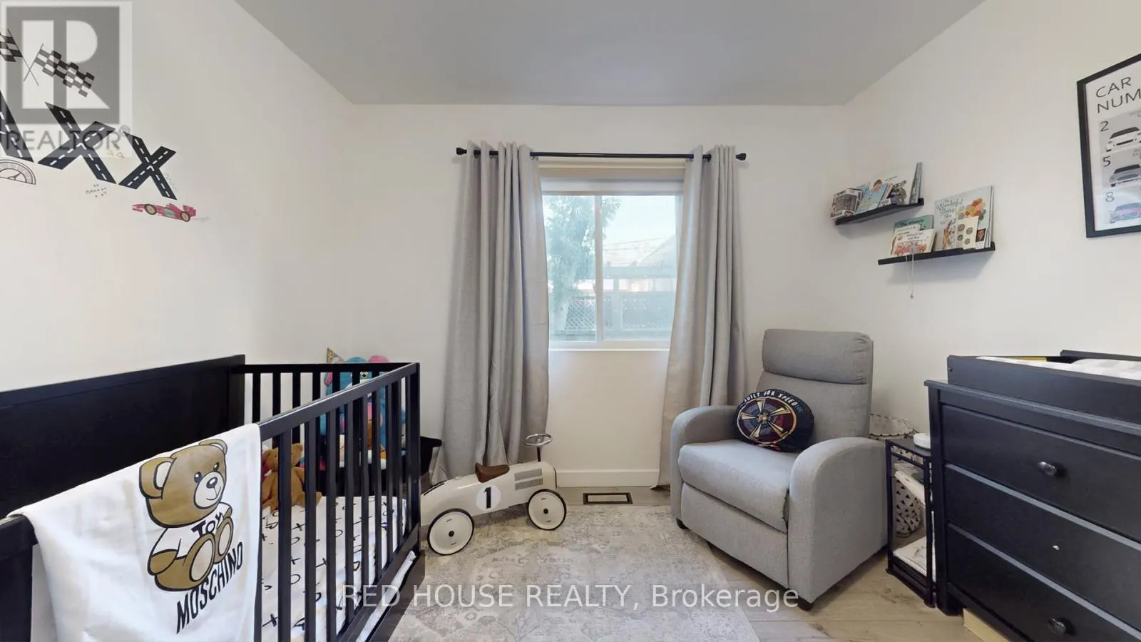 UPPER - 22 GLADSMORE CRESCENT