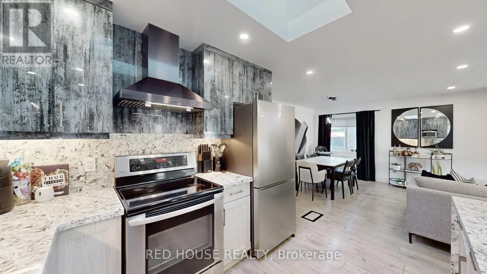 UPPER - 22 GLADSMORE CRESCENT