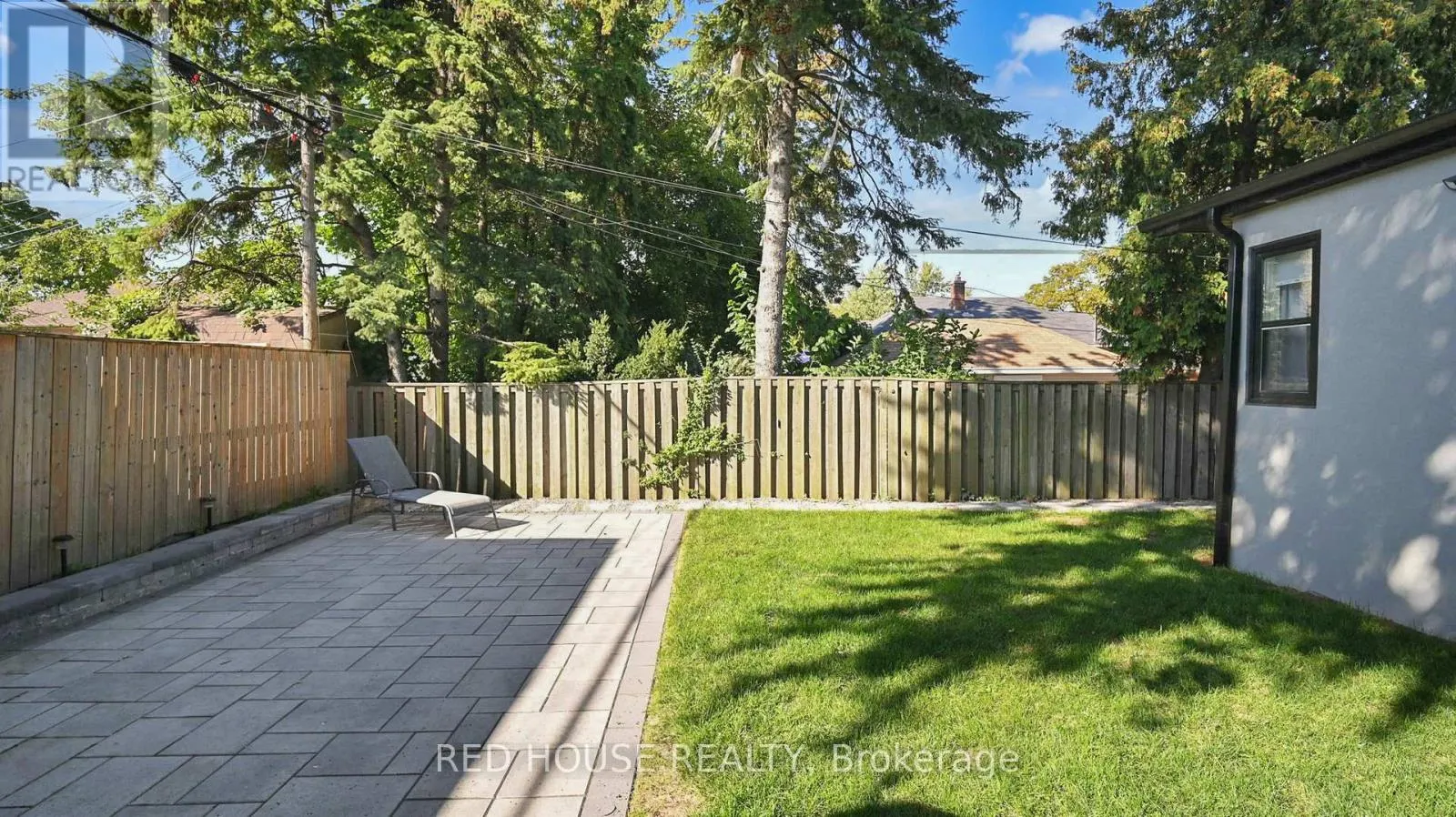 UPPER - 22 GLADSMORE CRESCENT