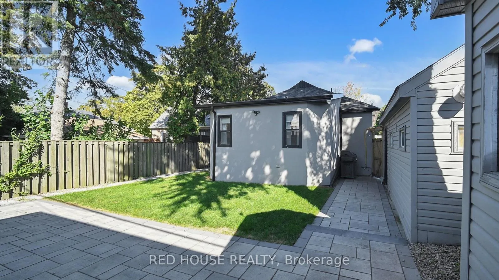 UPPER - 22 GLADSMORE CRESCENT