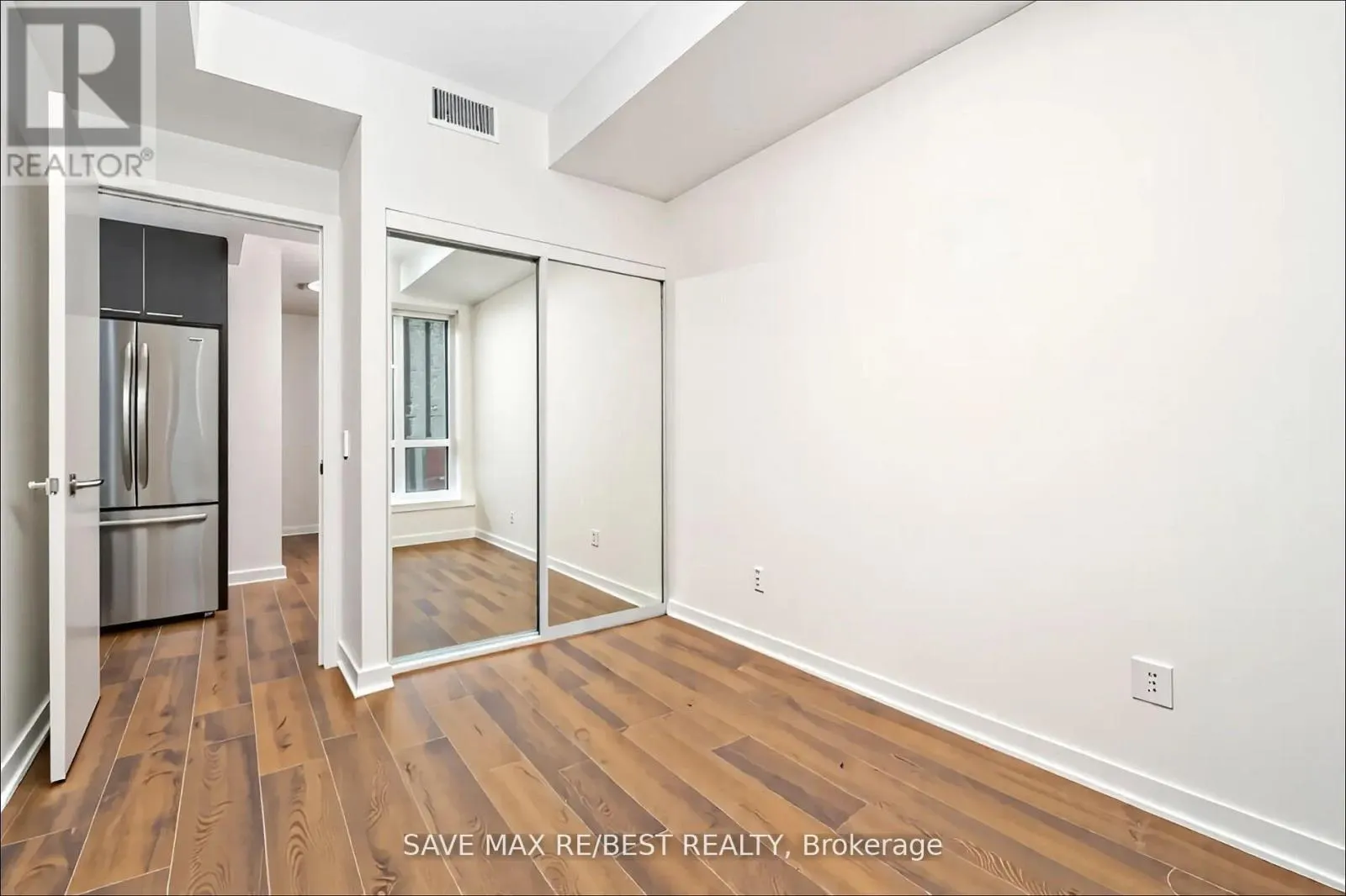 807 - 10 PARK LAWN ROAD
