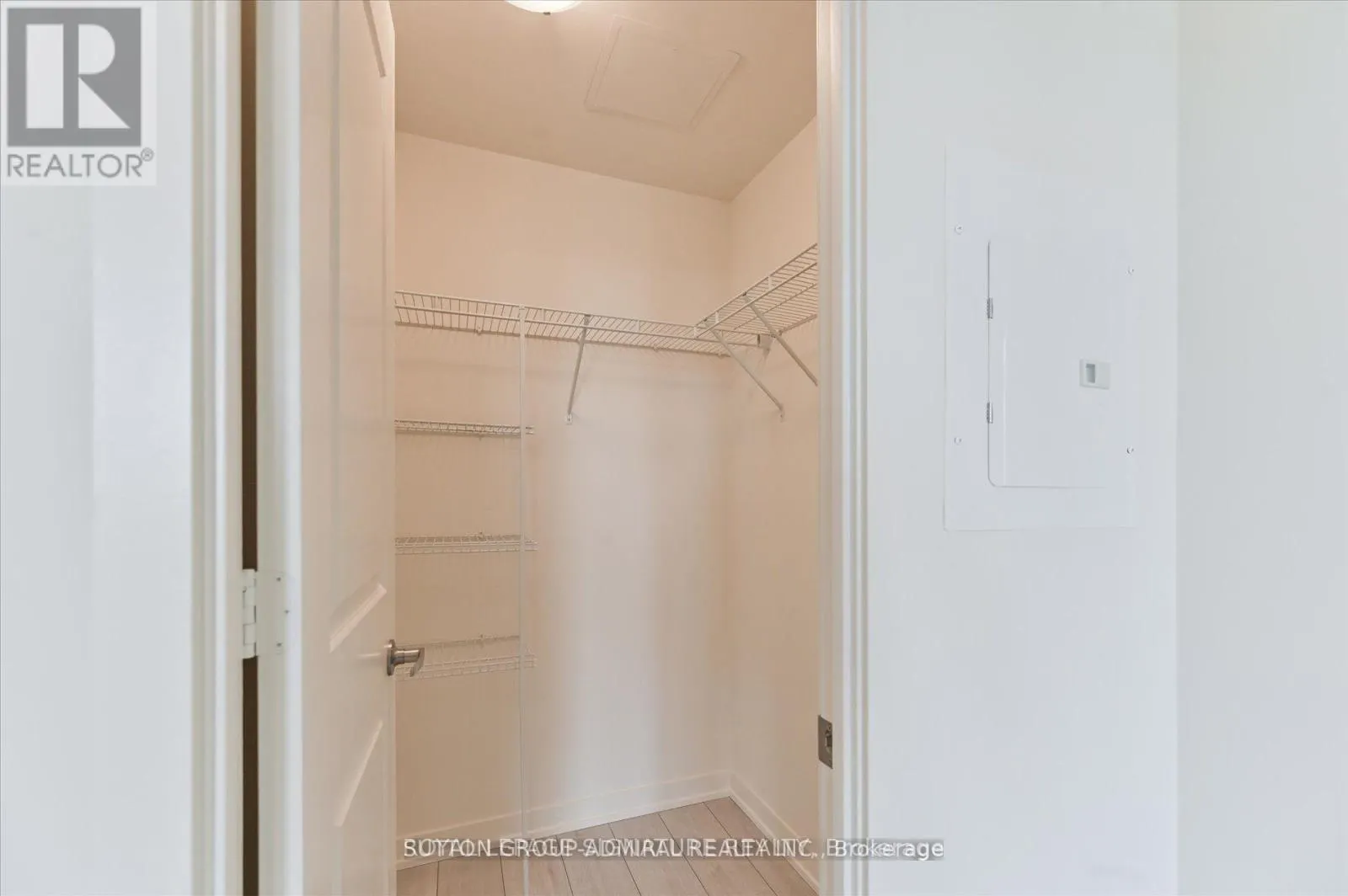 4006 - 38 ANNIE CRAIG DRIVE