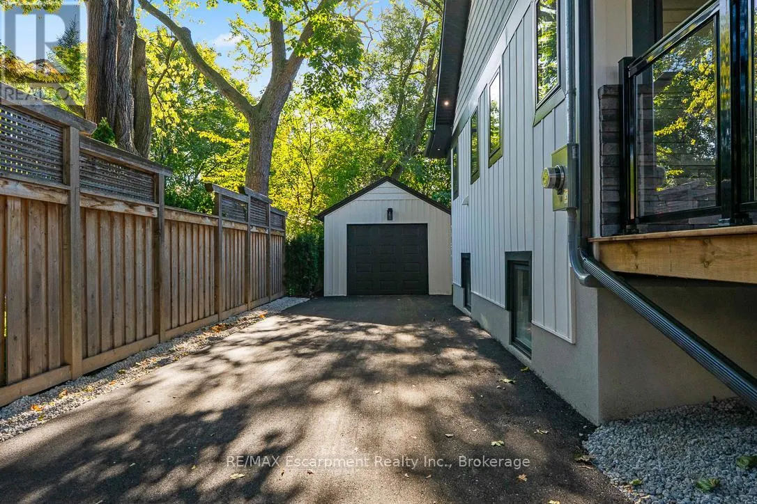 2282 FAIRLEIGH PLACE