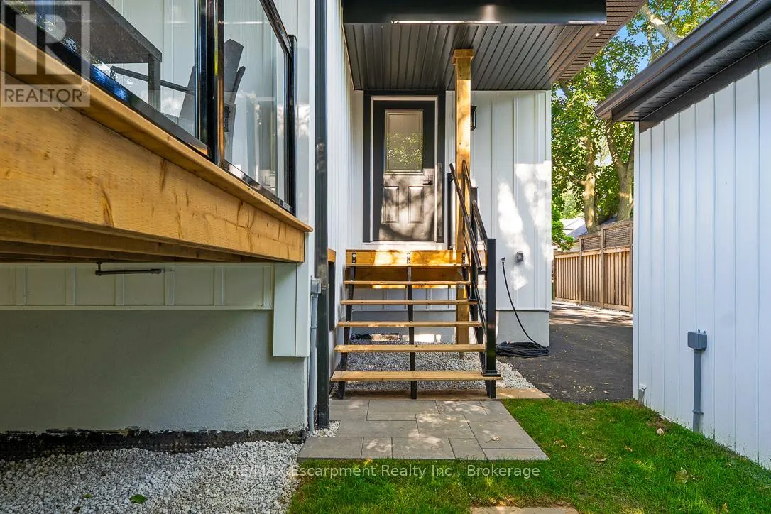2282 FAIRLEIGH PLACE