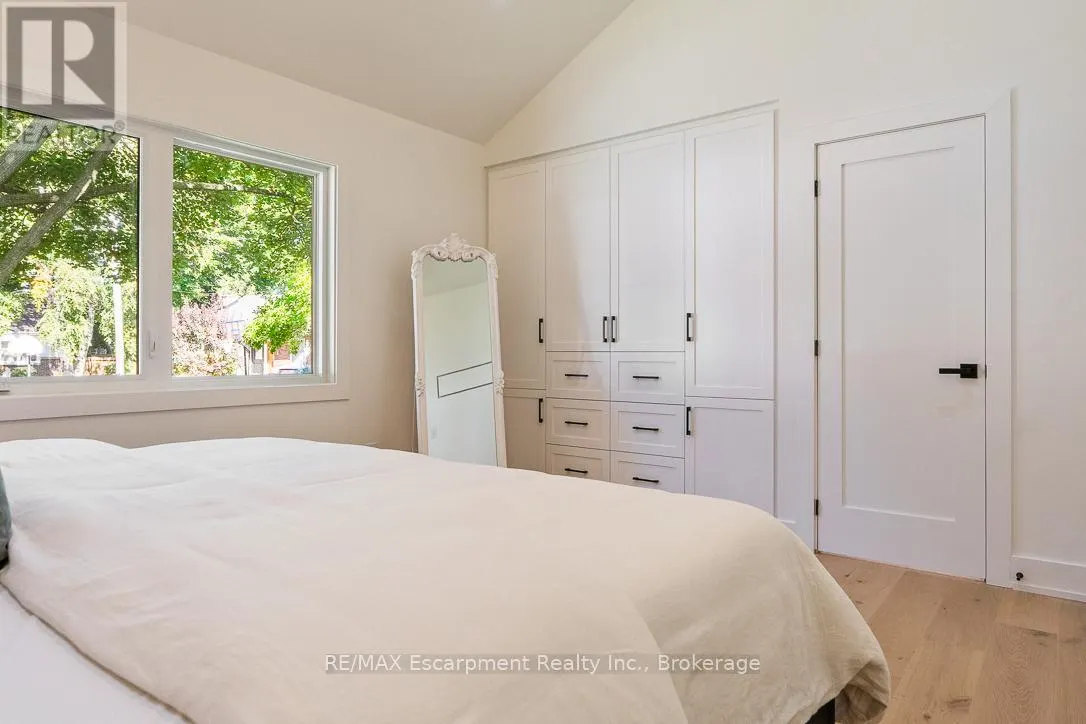 2282 FAIRLEIGH PLACE
