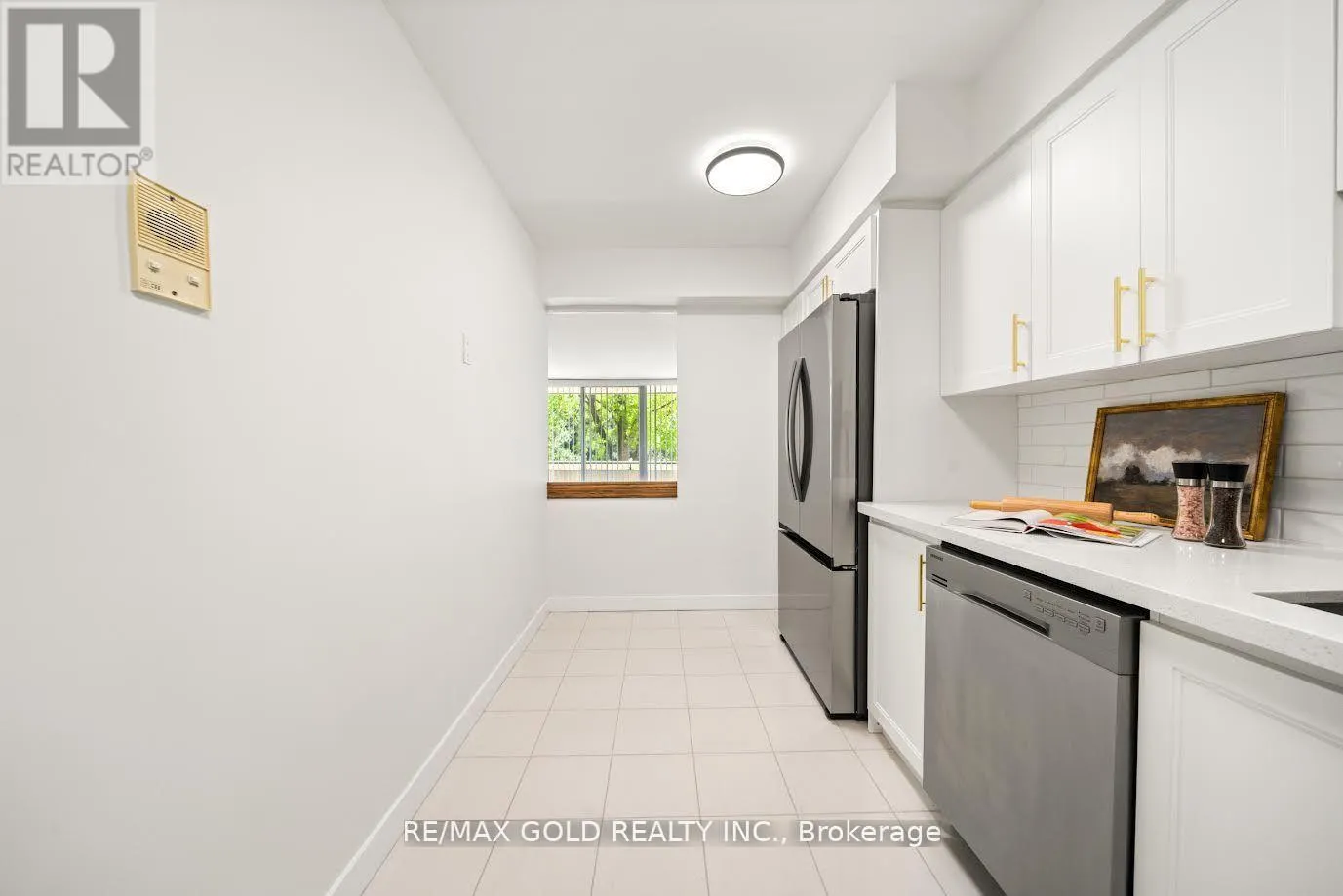 206 - 9 FOUR WINDS DRIVE