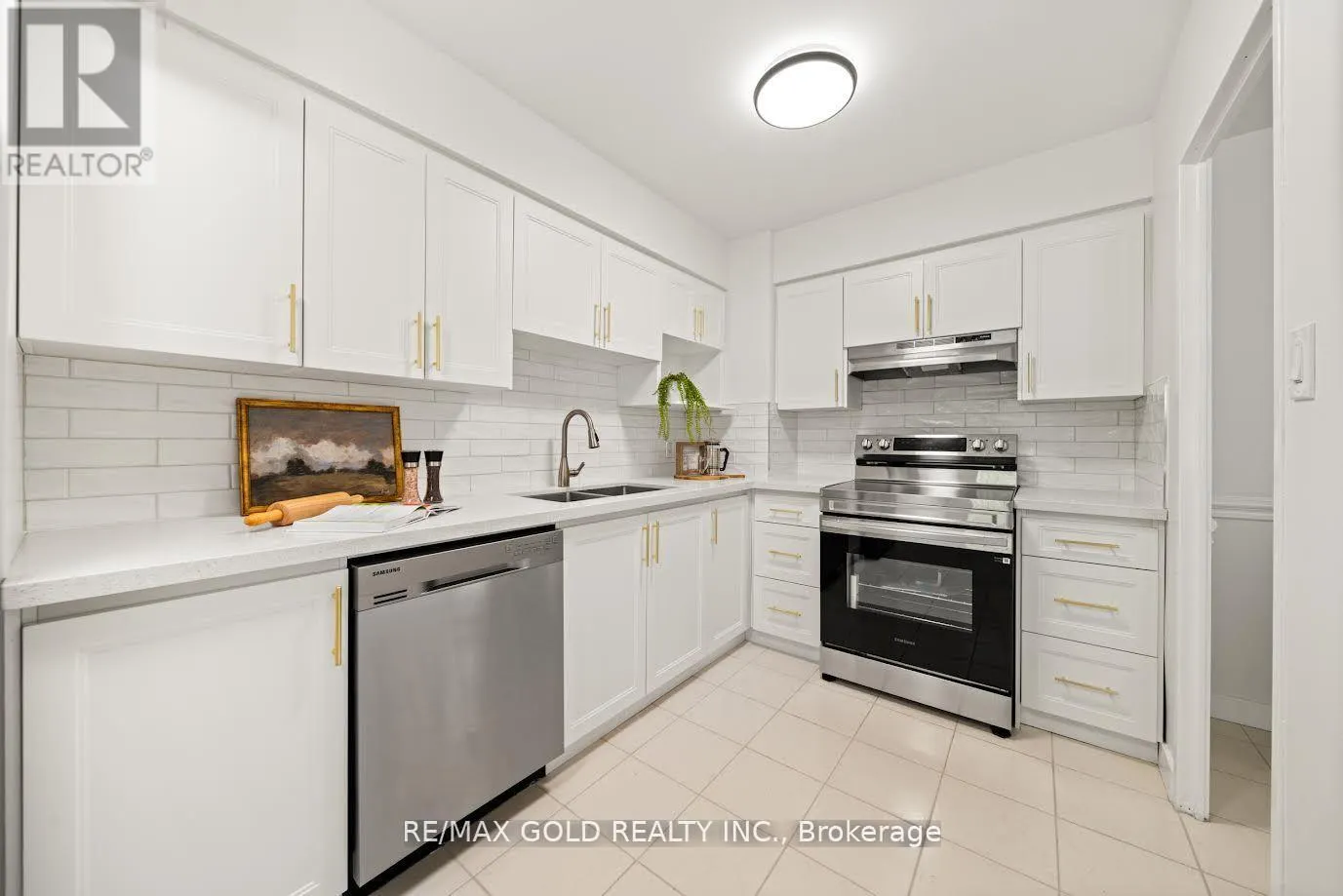 206 - 9 FOUR WINDS DRIVE