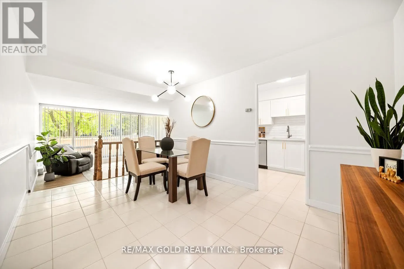 206 - 9 FOUR WINDS DRIVE