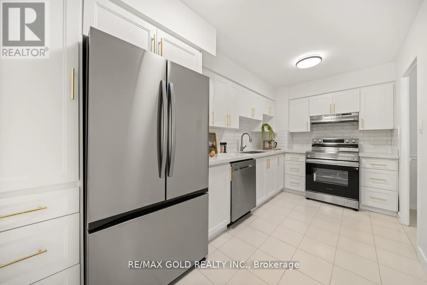 206 - 9 FOUR WINDS DRIVE