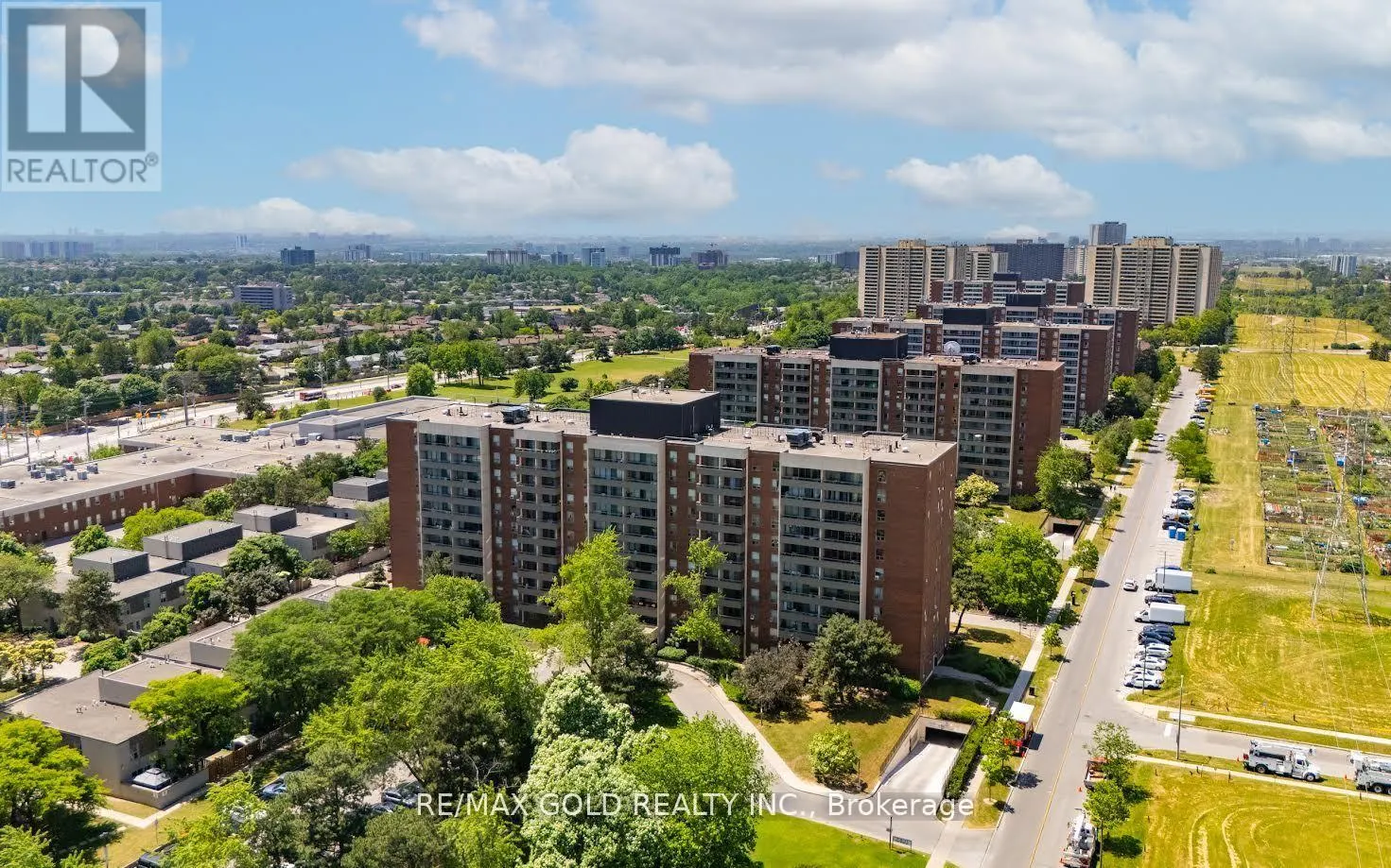 206 - 9 FOUR WINDS DRIVE