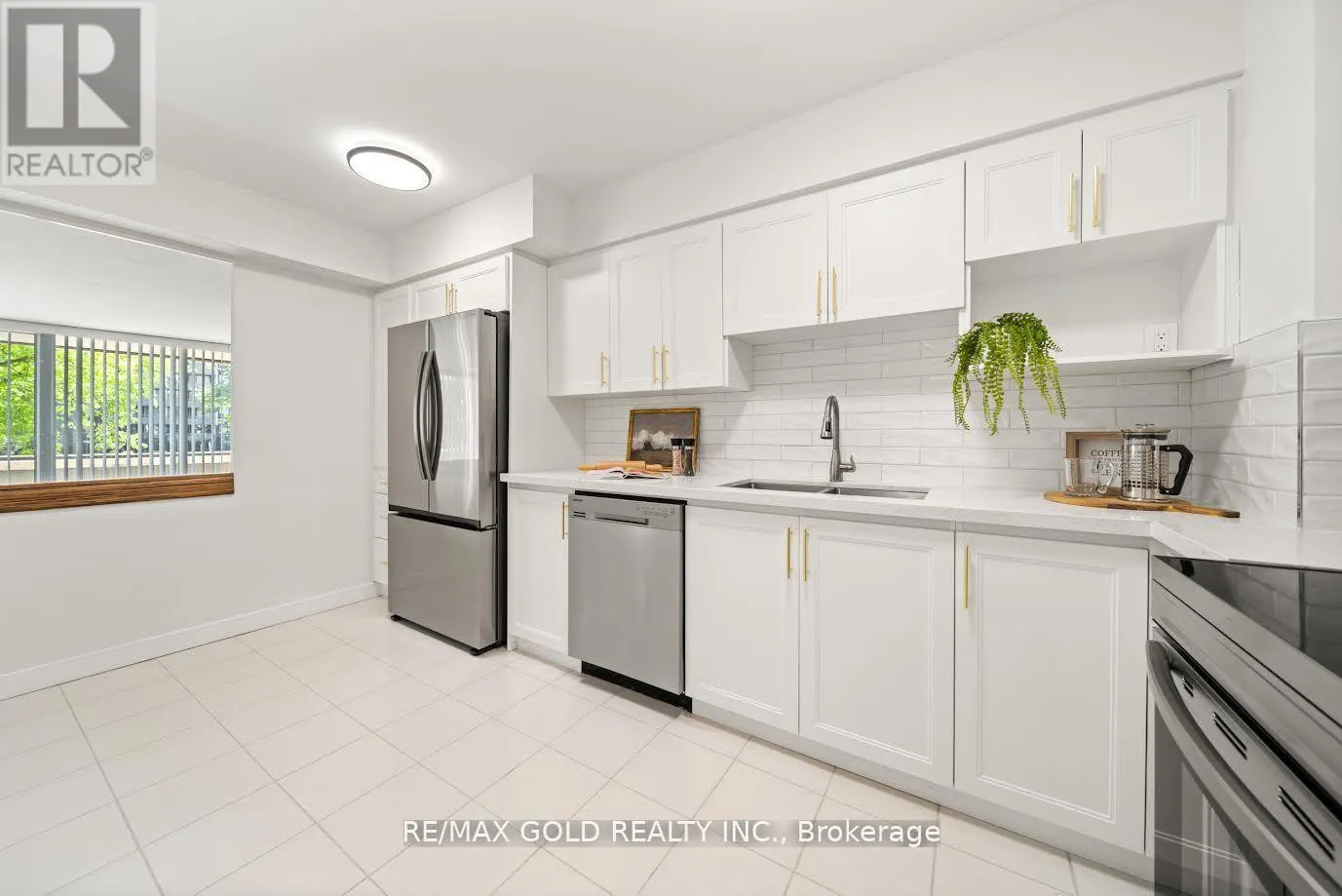 206 - 9 FOUR WINDS DRIVE