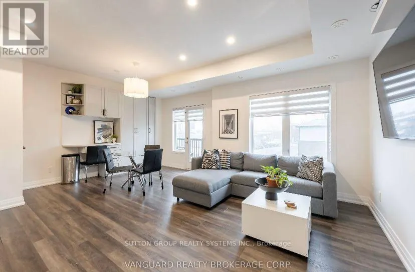 11 - 6 BICKNELL AVENUE W